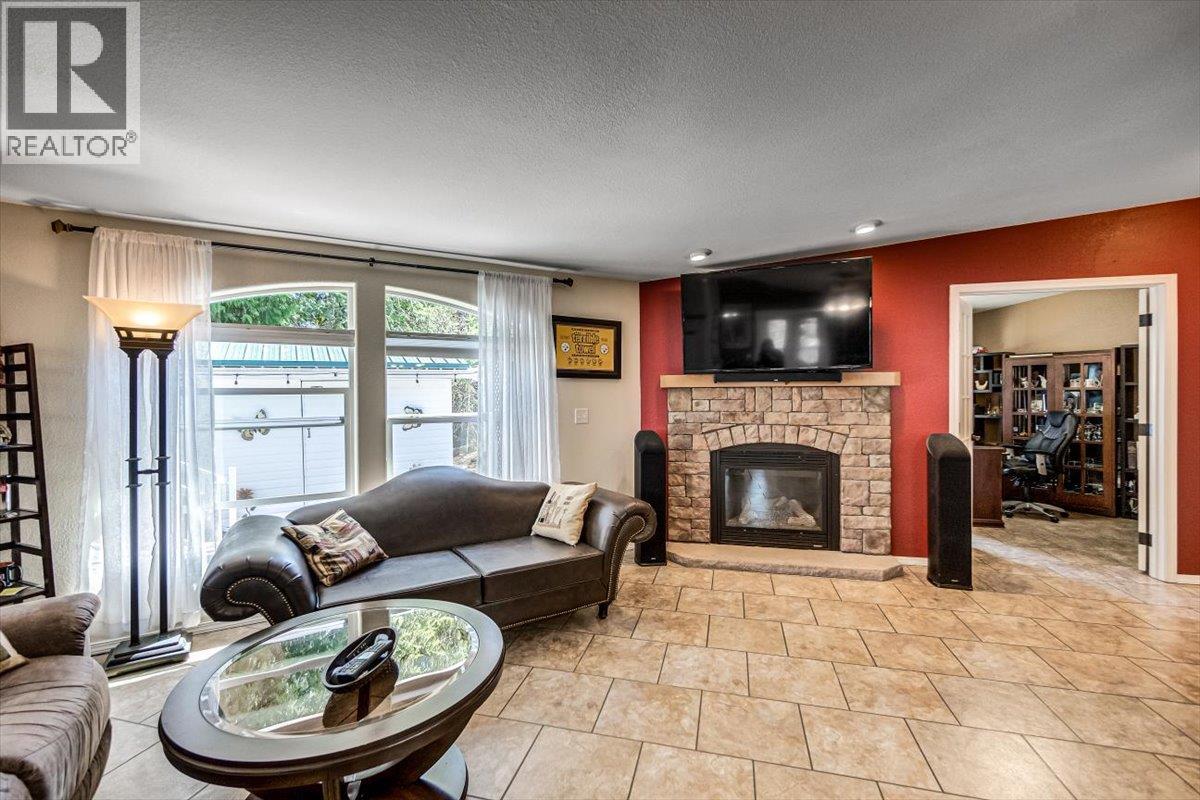 1601 Beech Road, Christina Lake, British Columbia  V0H 1E0 - Photo 4 - 10378905