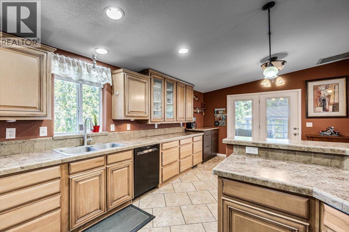 1601 Beech Road, Christina Lake, British Columbia  V0H 1E0 - Photo 7 - 10378905