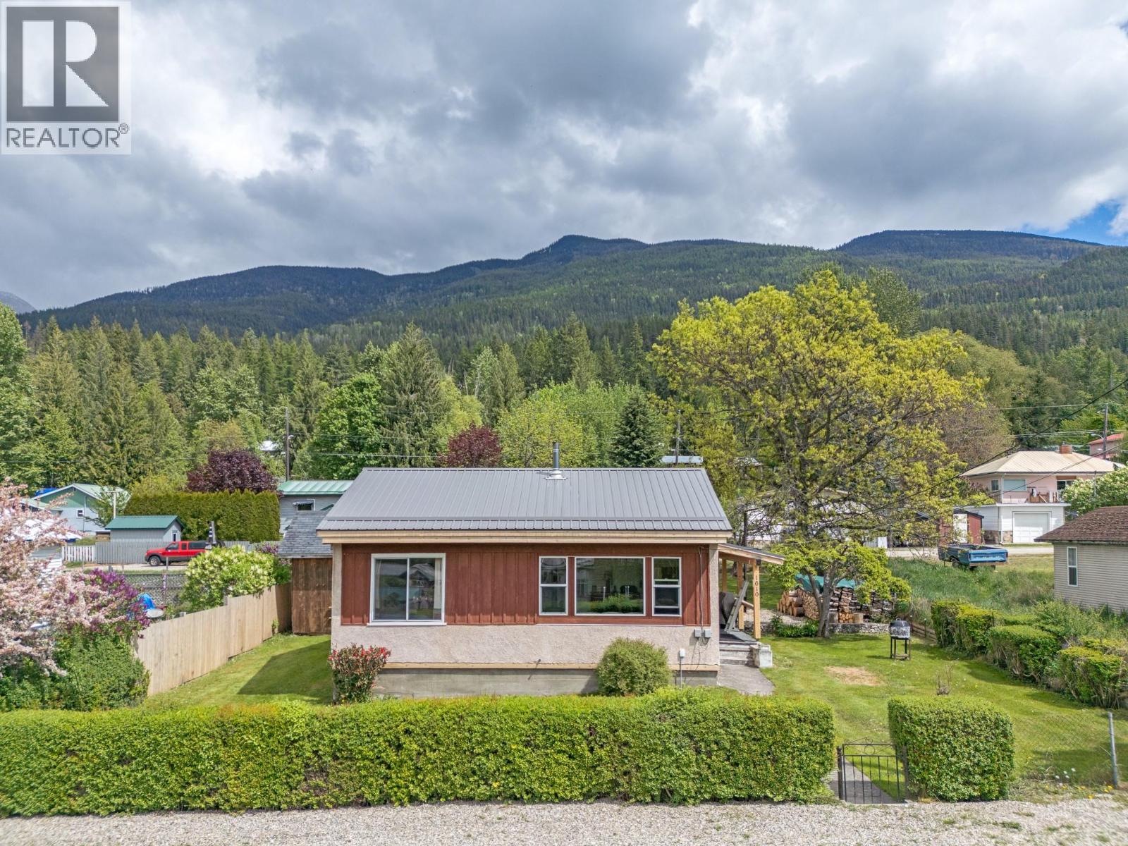 1610 Eastman Avenue, Riondel, British Columbia  V0B 2B0 - Photo 1 - 10380830