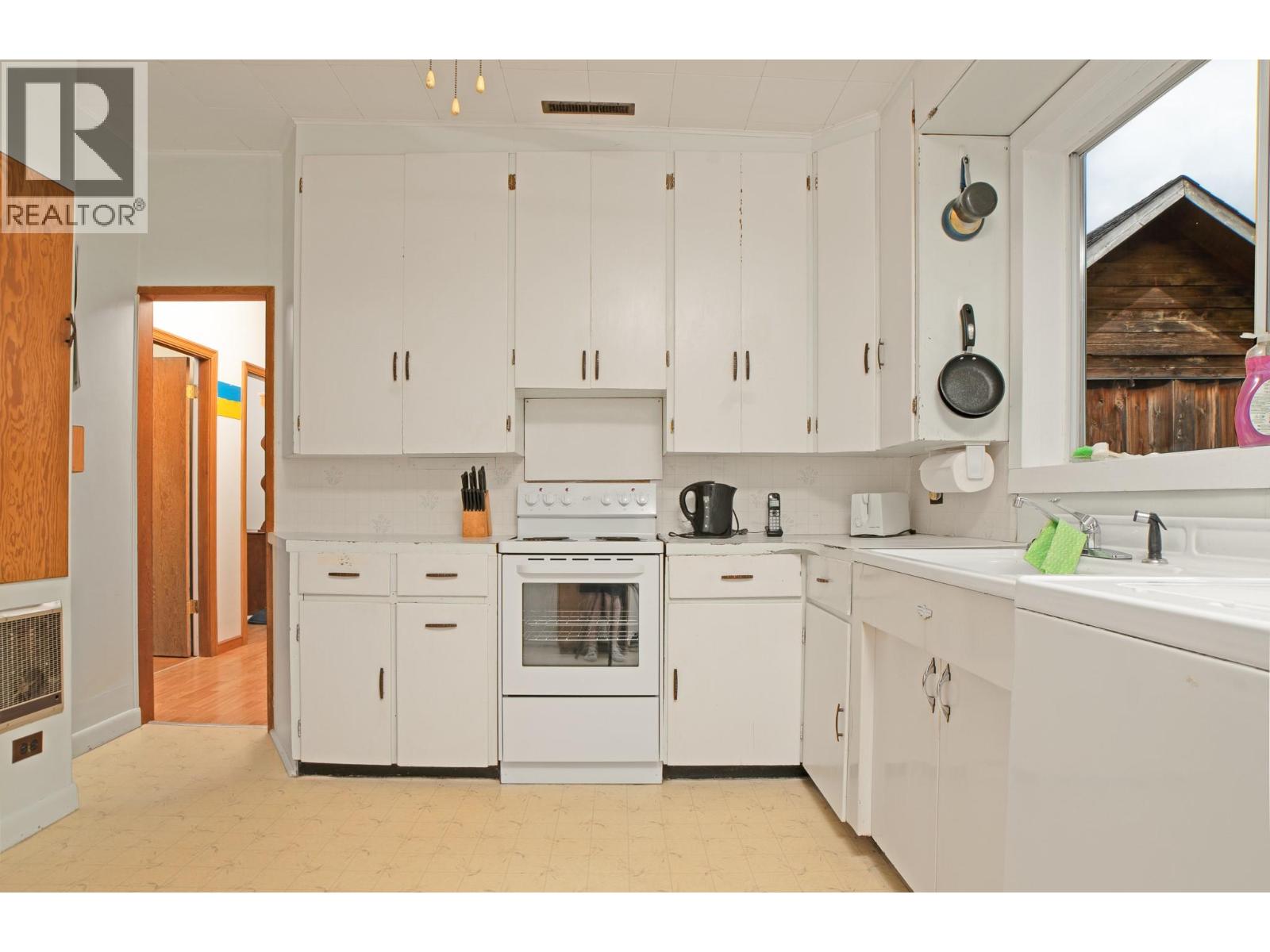 1610 Eastman Avenue, Riondel, British Columbia  V0B 2B0 - Photo 11 - 10380830