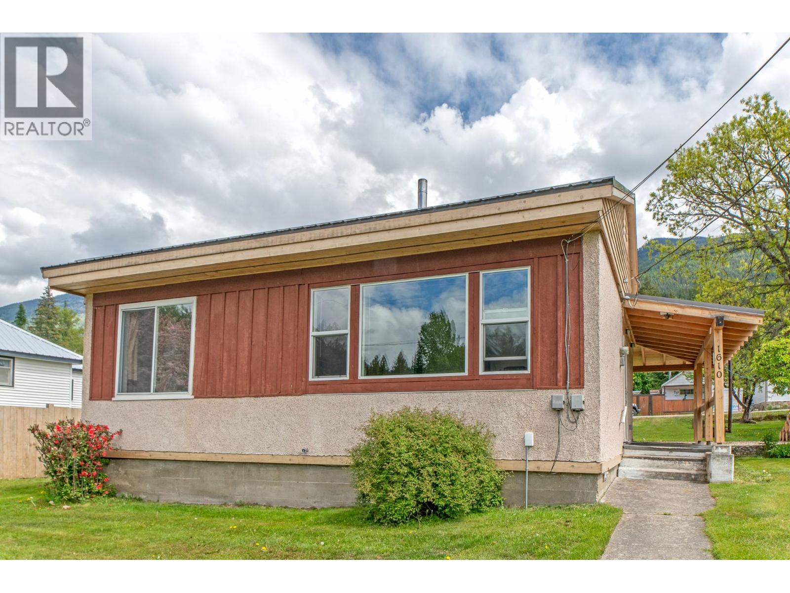 1610 Eastman Avenue, Riondel, British Columbia  V0B 2B0 - Photo 2 - 10380830