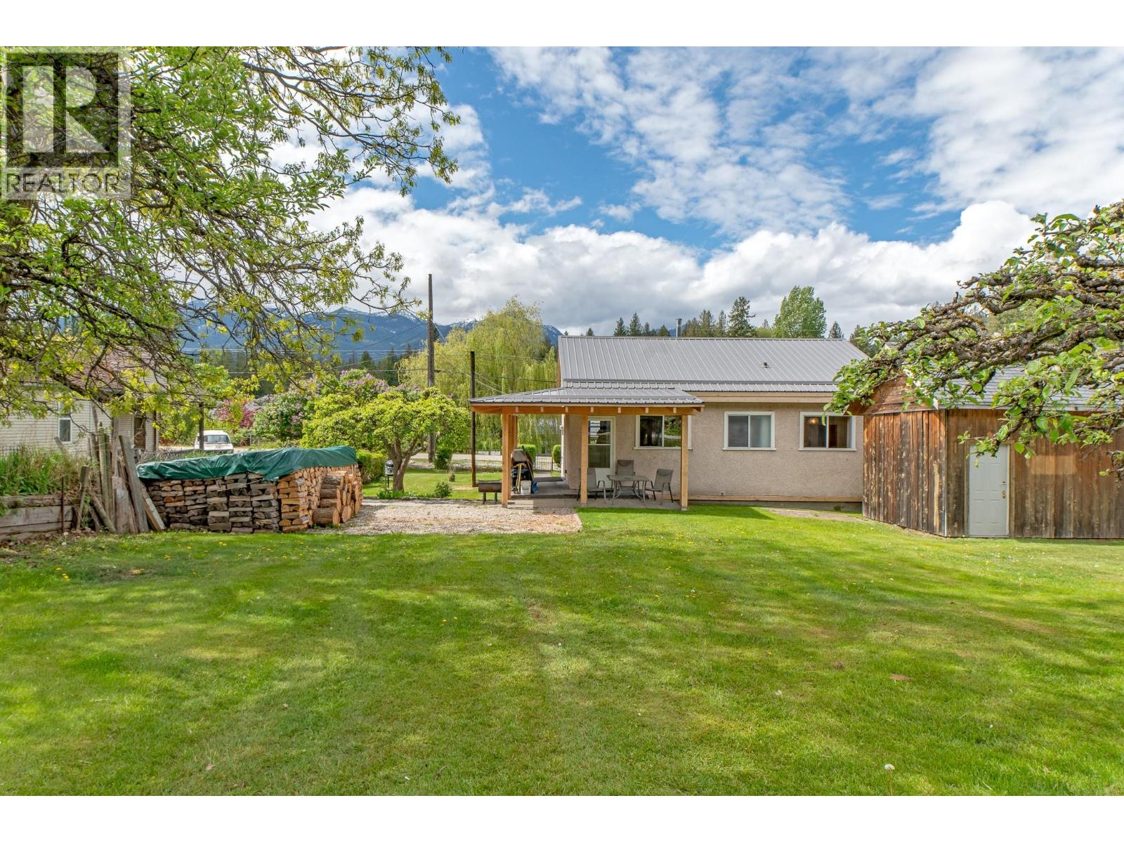 1610 Eastman Avenue, Riondel, British Columbia  V0B 2B0 - Photo 3 - 10380830
