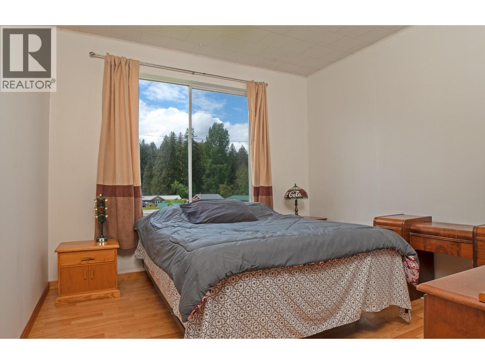 1610 Eastman Avenue, Riondel, British Columbia  V0B 2B0 - Photo 4 - 10380830
