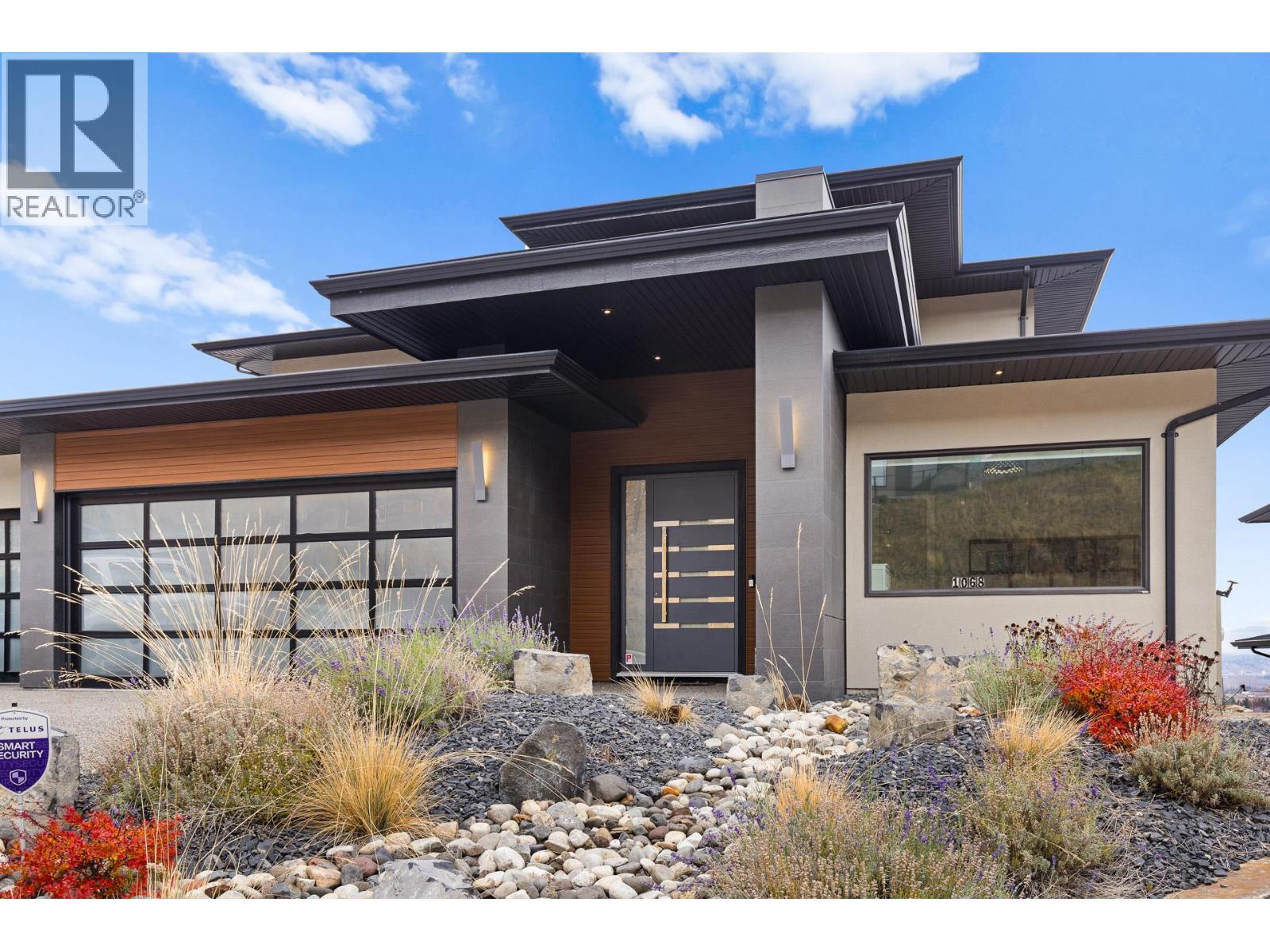1068 Clarance Avenue, Kelowna, British Columbia  V1W 5M6 - Photo 2 - 10378386