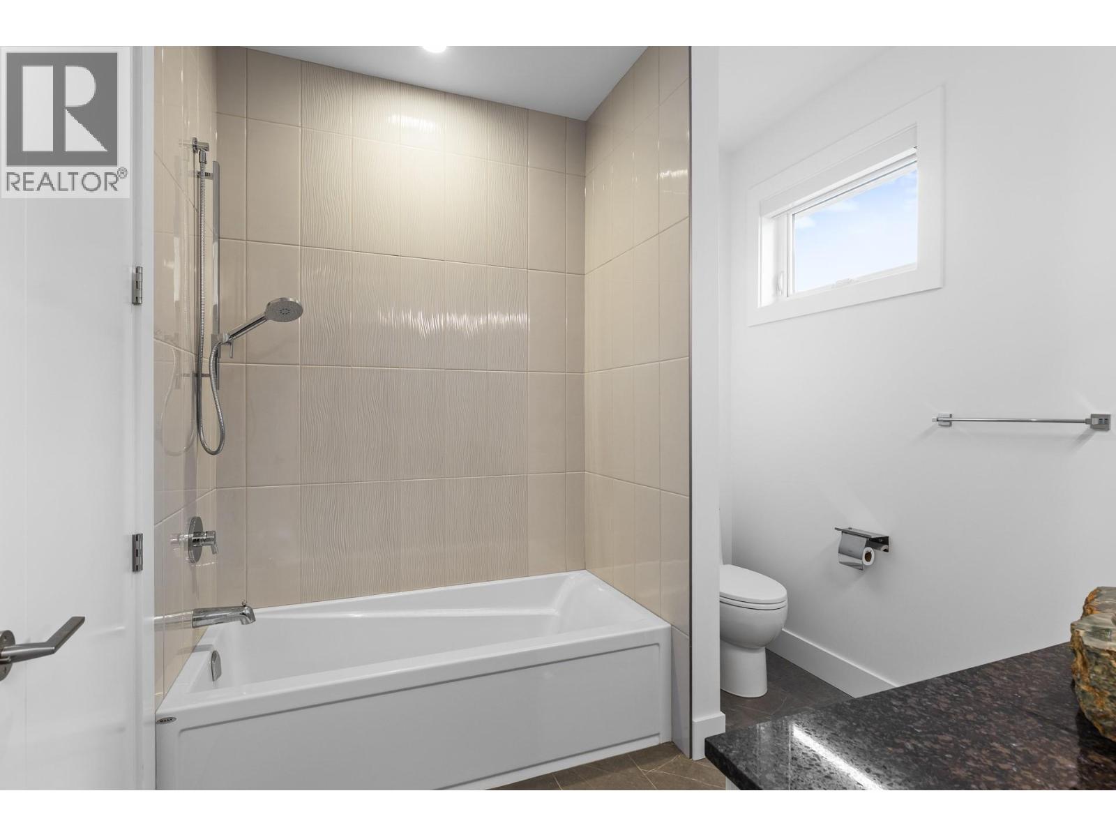 1068 Clarance Avenue, Kelowna, British Columbia  V1W 5M6 - Photo 43 - 10378386