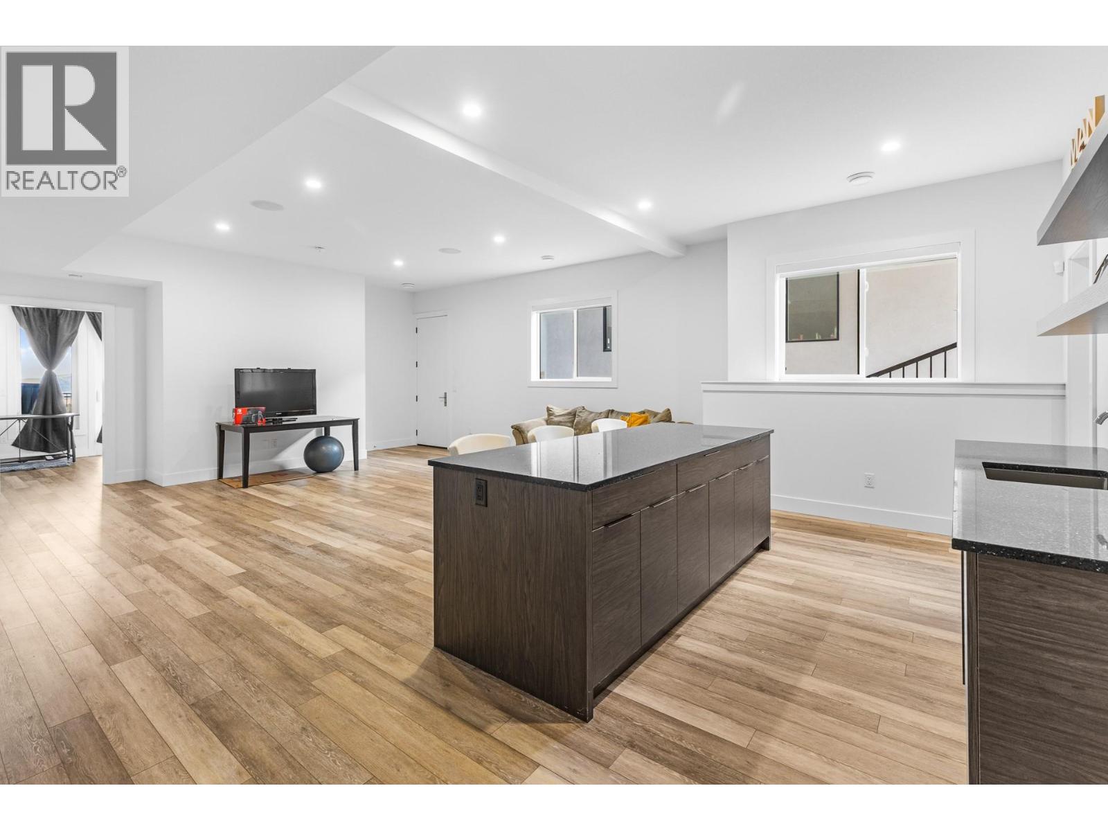 1068 Clarance Avenue, Kelowna, British Columbia  V1W 5M6 - Photo 49 - 10378386