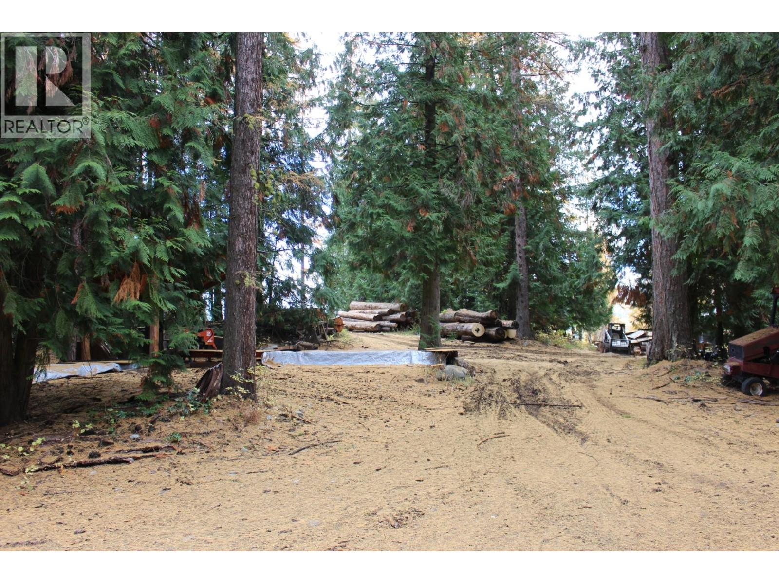 2640 3b Highway, Rossland, British Columbia  V0G 1Y0 - Photo 16 - 10380206