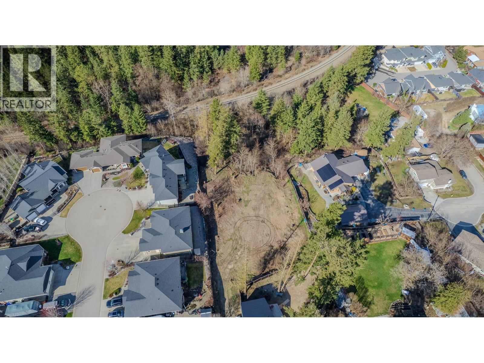 2445 Okanagan Street, Armstrong, British Columbia  V0E 1B1 - Photo 2 - 10380554