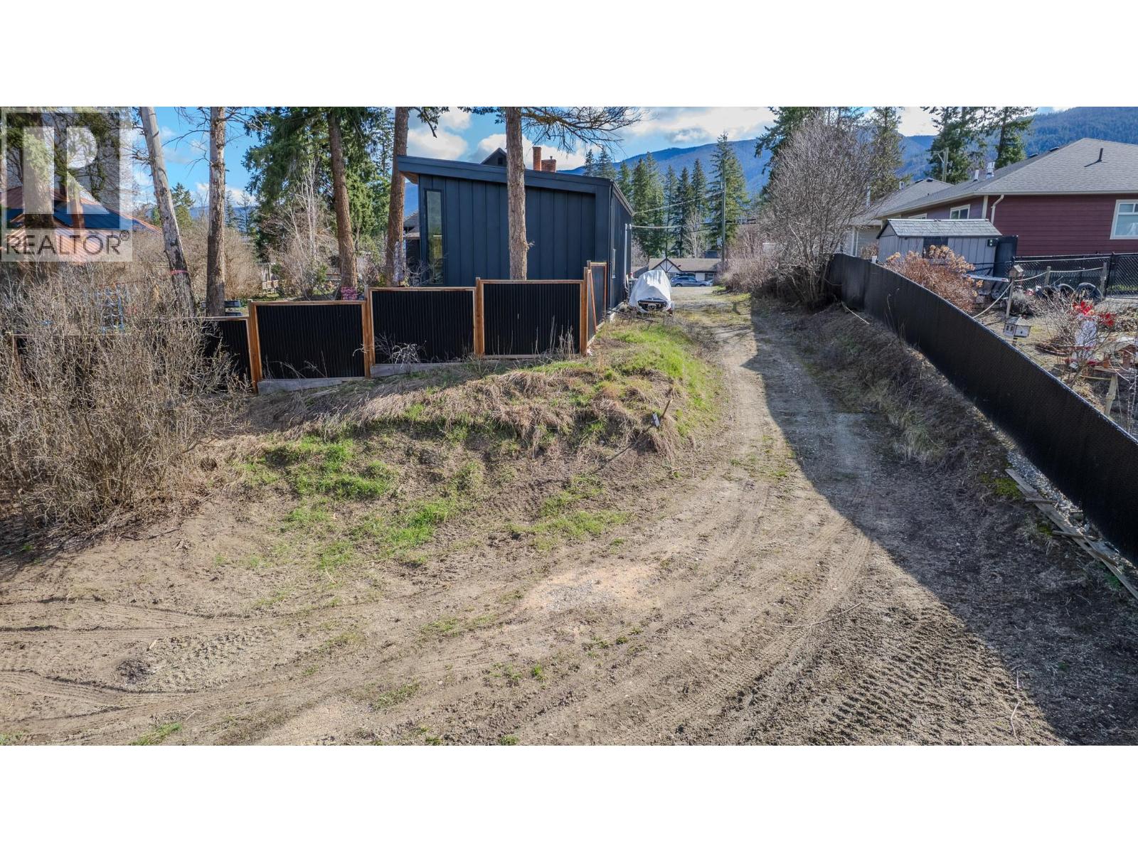 2445 Okanagan Street, Armstrong, British Columbia  V0E 1B1 - Photo 4 - 10380554