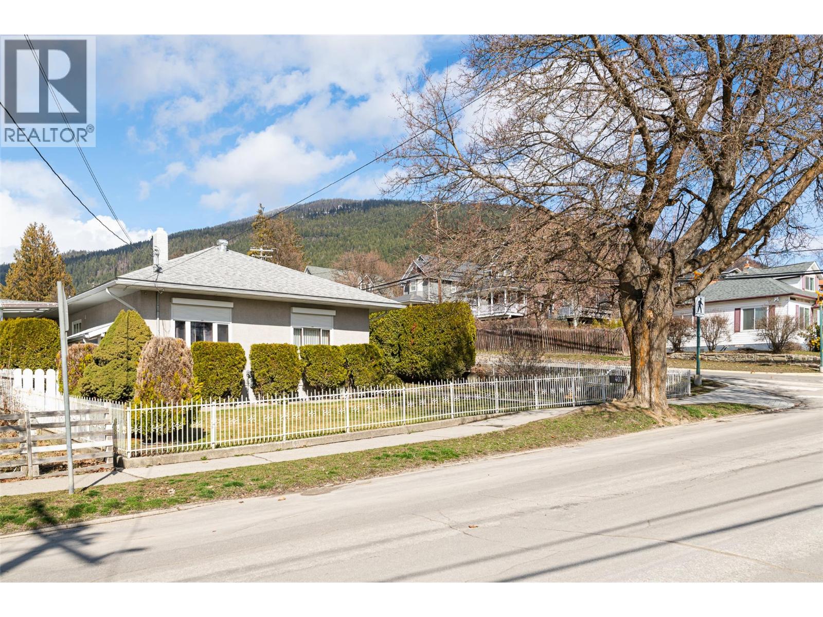 407 10th Avenue N, creston, British Columbia
