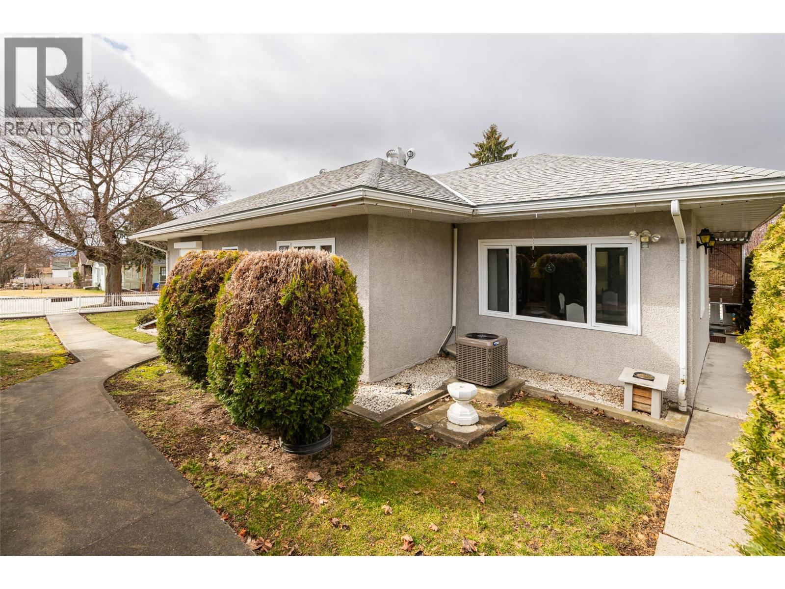 407 10th Avenue N, Creston, British Columbia  V0B 1G4 - Photo 3 - 10380795