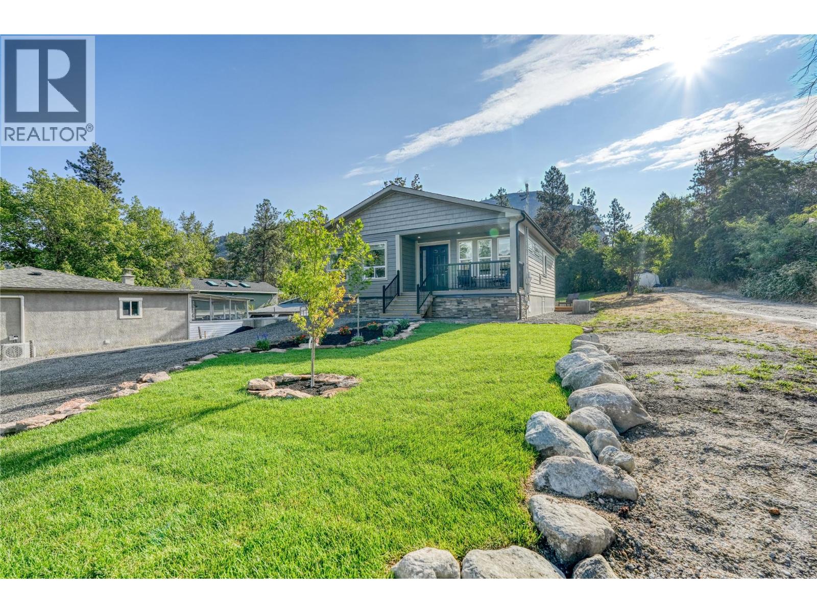 1149 Maple Street, Okanagan Falls, British Columbia  V0H 1R2 - Photo 2 - 10380815