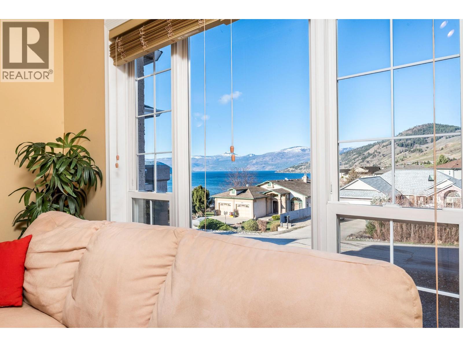 6845 Cameo Drive N, Vernon, British Columbia  V1H 1N9 - Photo 4 - 10380547