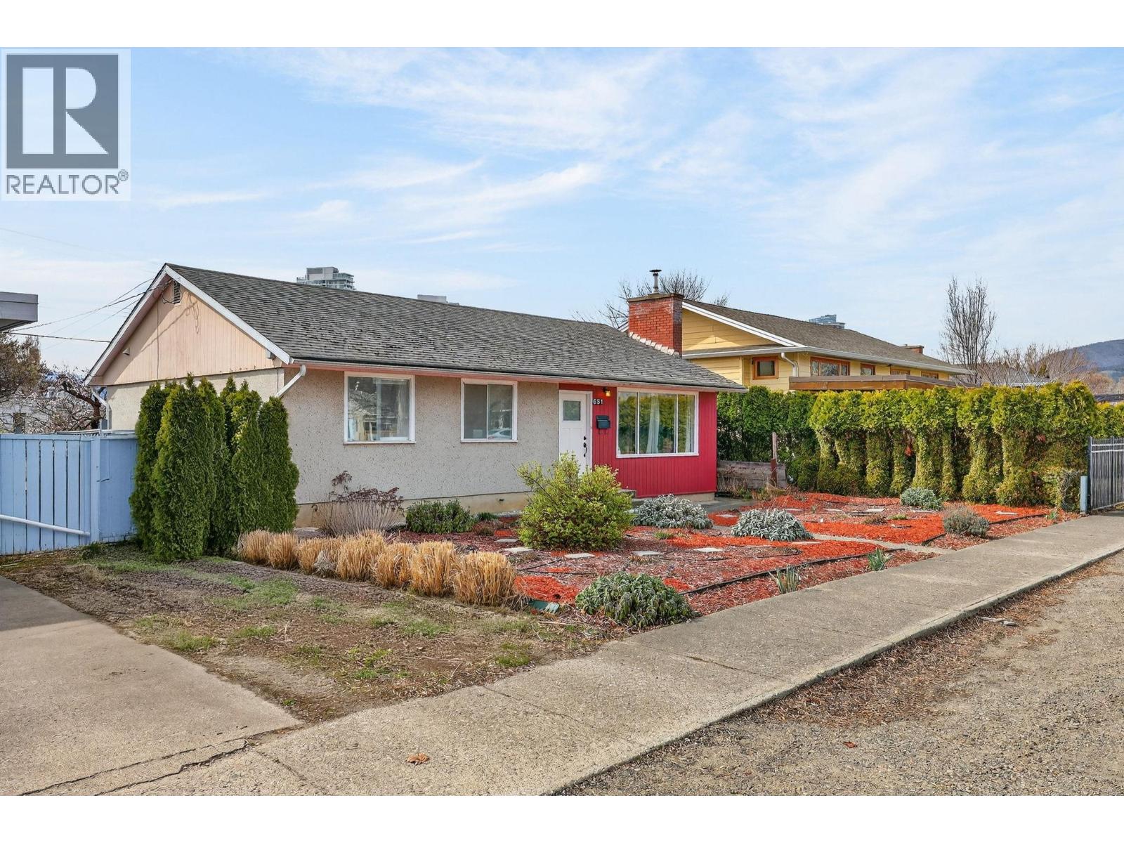 651 Bay Avenue, Kelowna, British Columbia  V1Y 7J8 - Photo 2 - 10380351