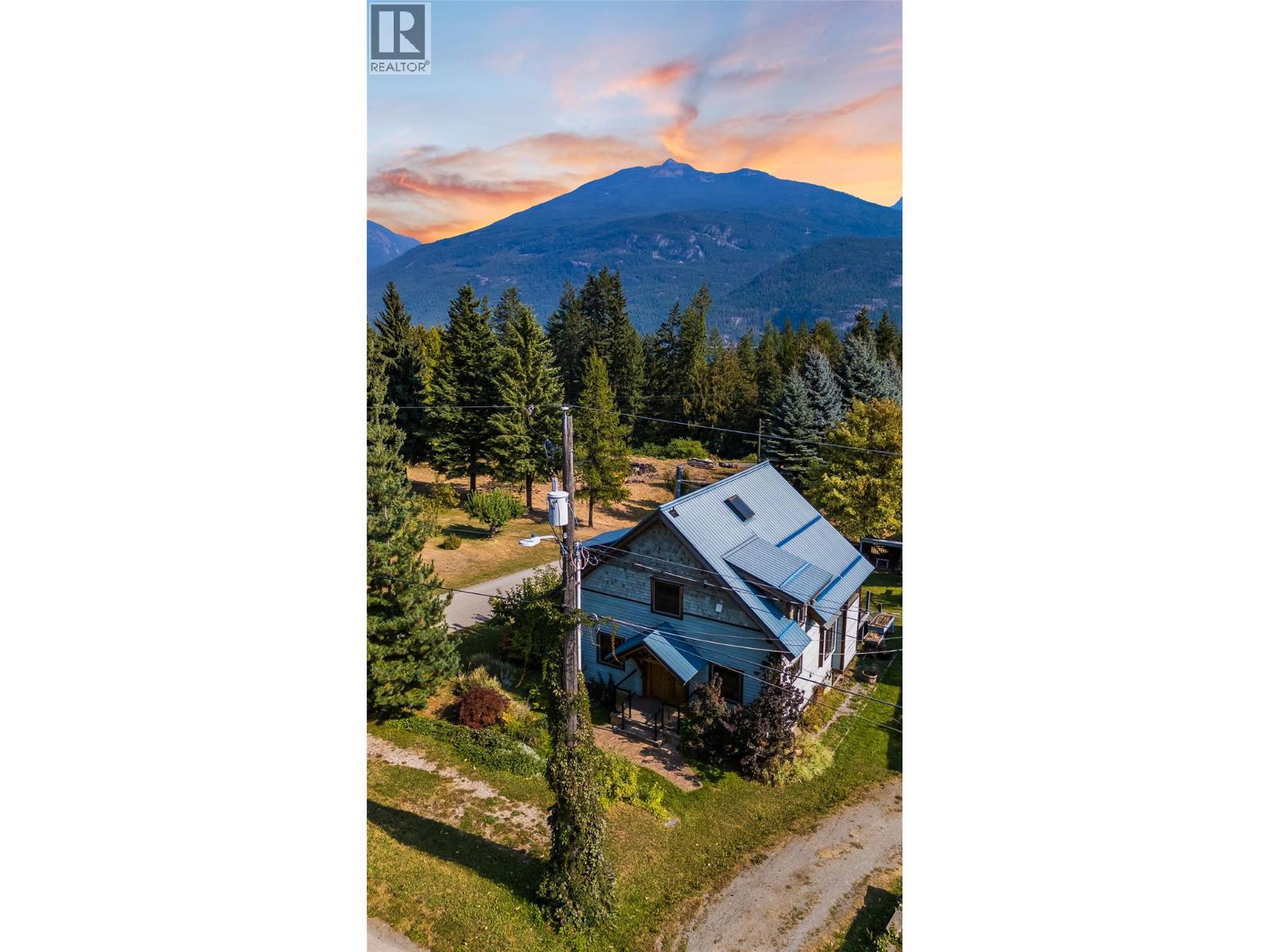 130 8th Street N, Kaslo, British Columbia  V0G 1M0 - Photo 2 - 10380697