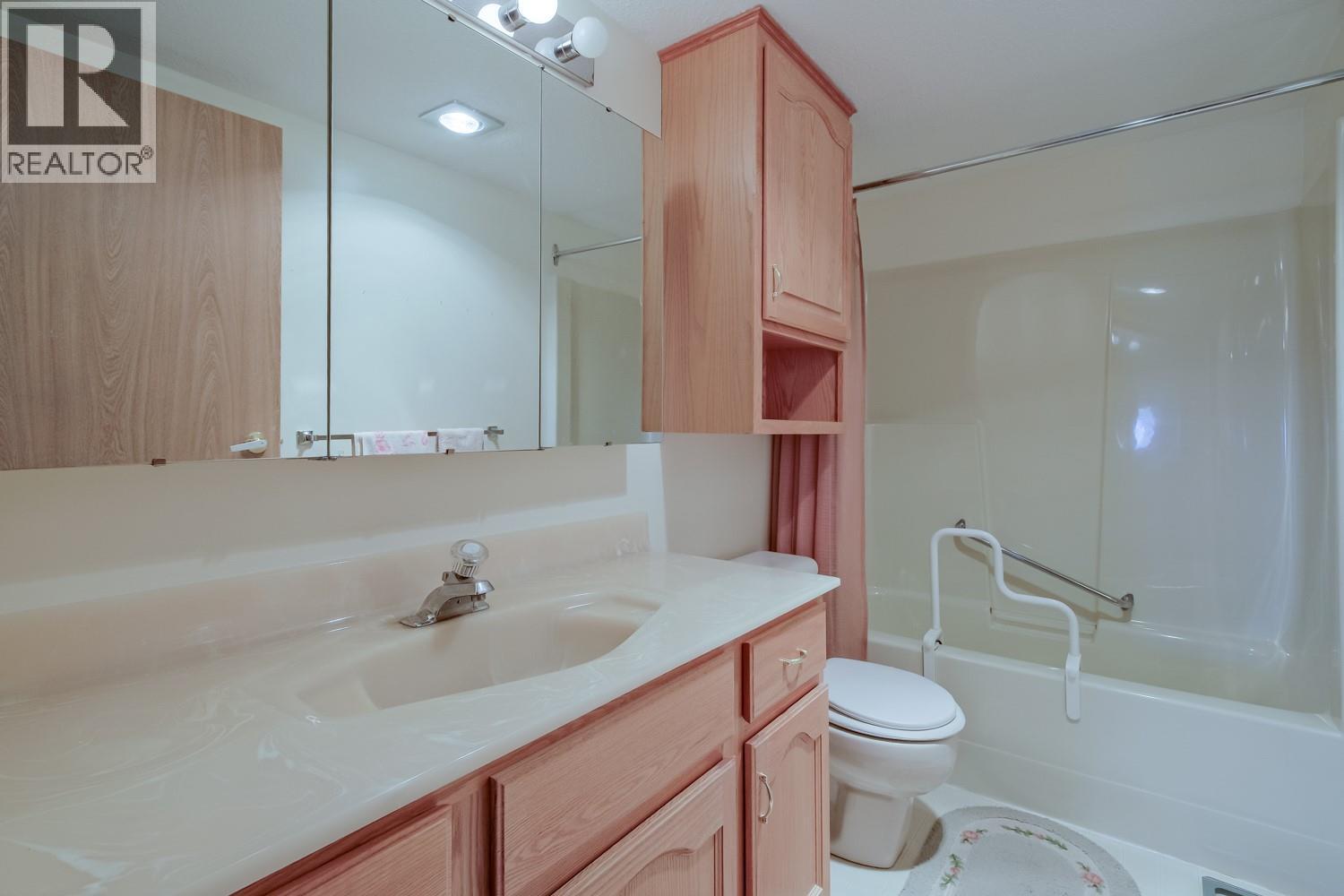 195 Warren Avenue Unit# 209, Penticton, British Columbia  V2A 3N1 - Photo 5 - 10380859