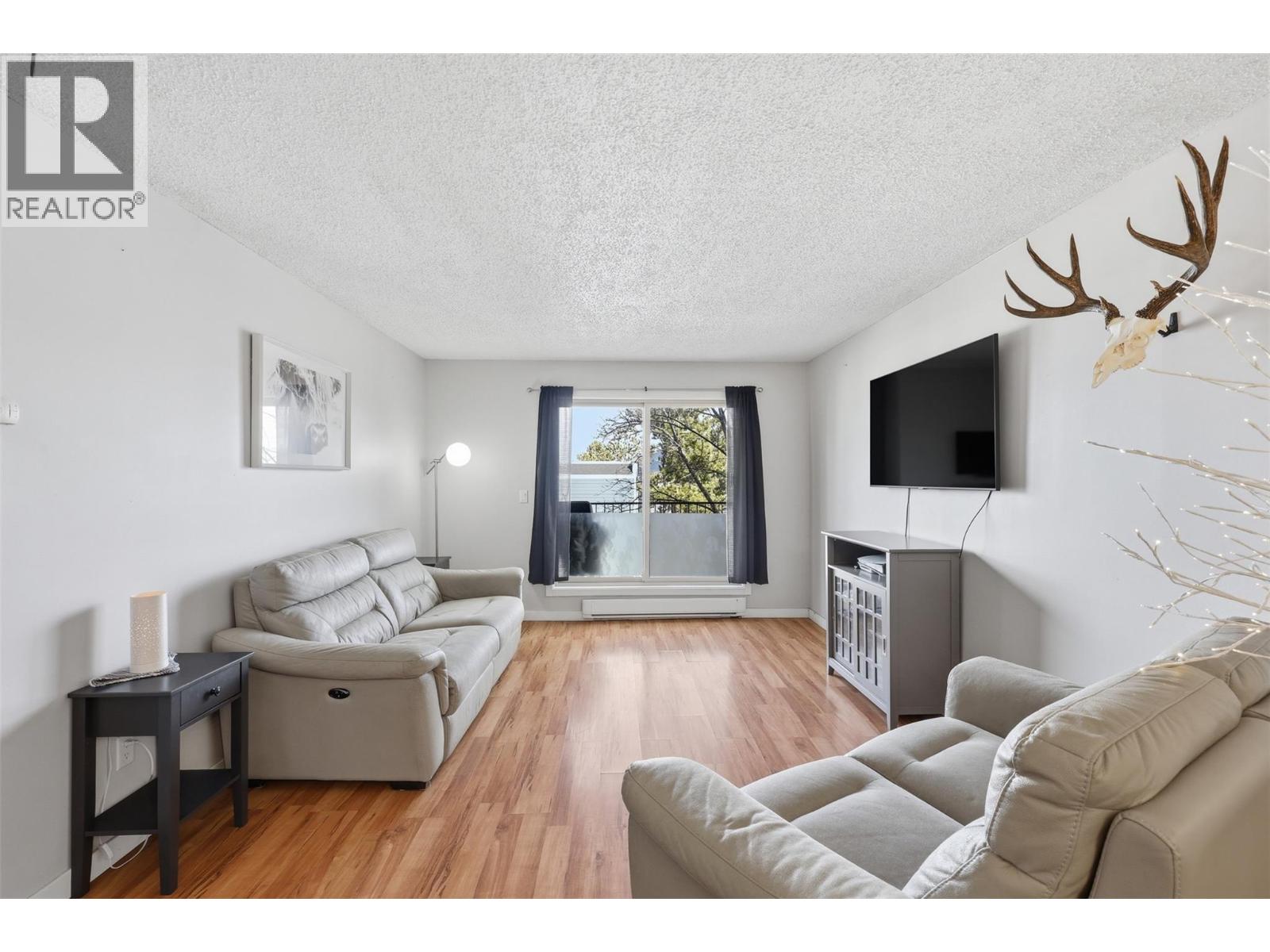 1810 Summit Drive Unit# 15, Kamloops, British Columbia  V2E 2C7 - Photo 2 - 10380641