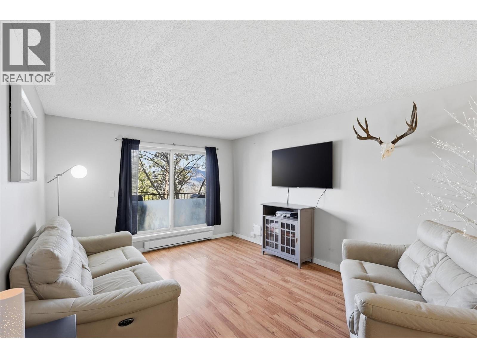1810 Summit Drive Unit# 15, Kamloops, British Columbia  V2E 2C7 - Photo 3 - 10380641