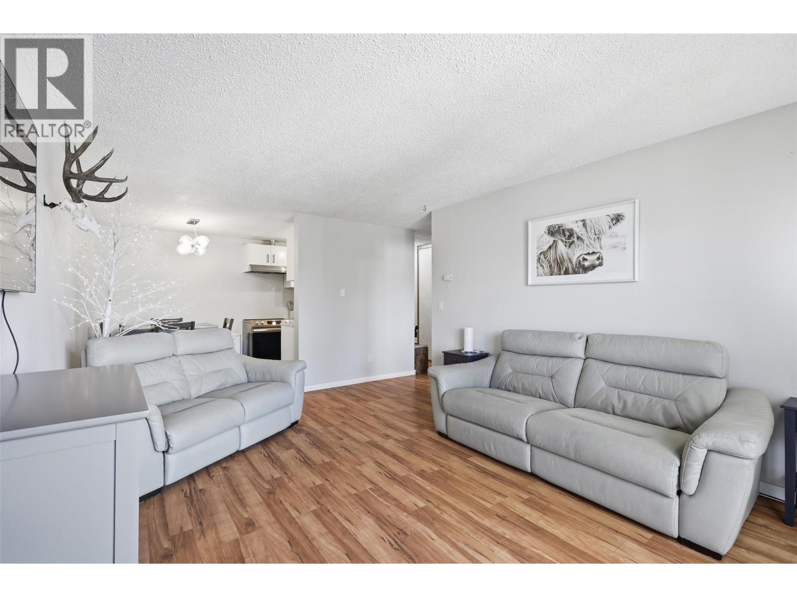 1810 Summit Drive Unit# 15, Kamloops, British Columbia  V2E 2C7 - Photo 4 - 10380641