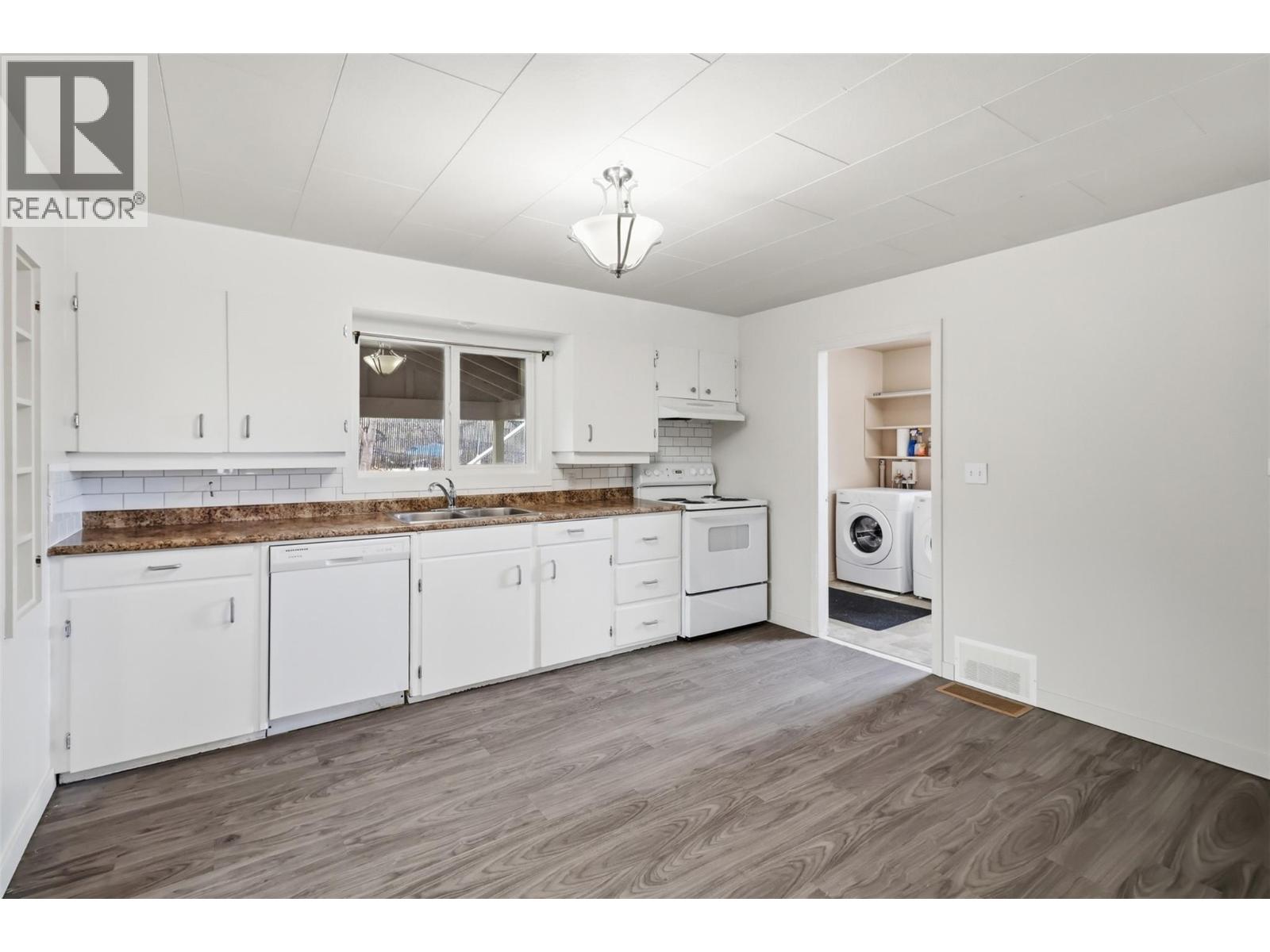 133 Cedar Street, Kamloops, British Columbia  V2B 1G2 - Photo 3 - 10380811