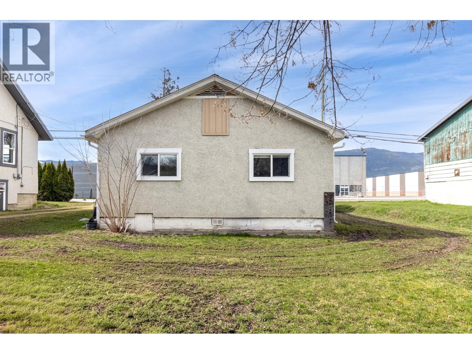 680 10 Street Sw, Salmon Arm, British Columbia  V1E 1T1 - Photo 4 - 10380636