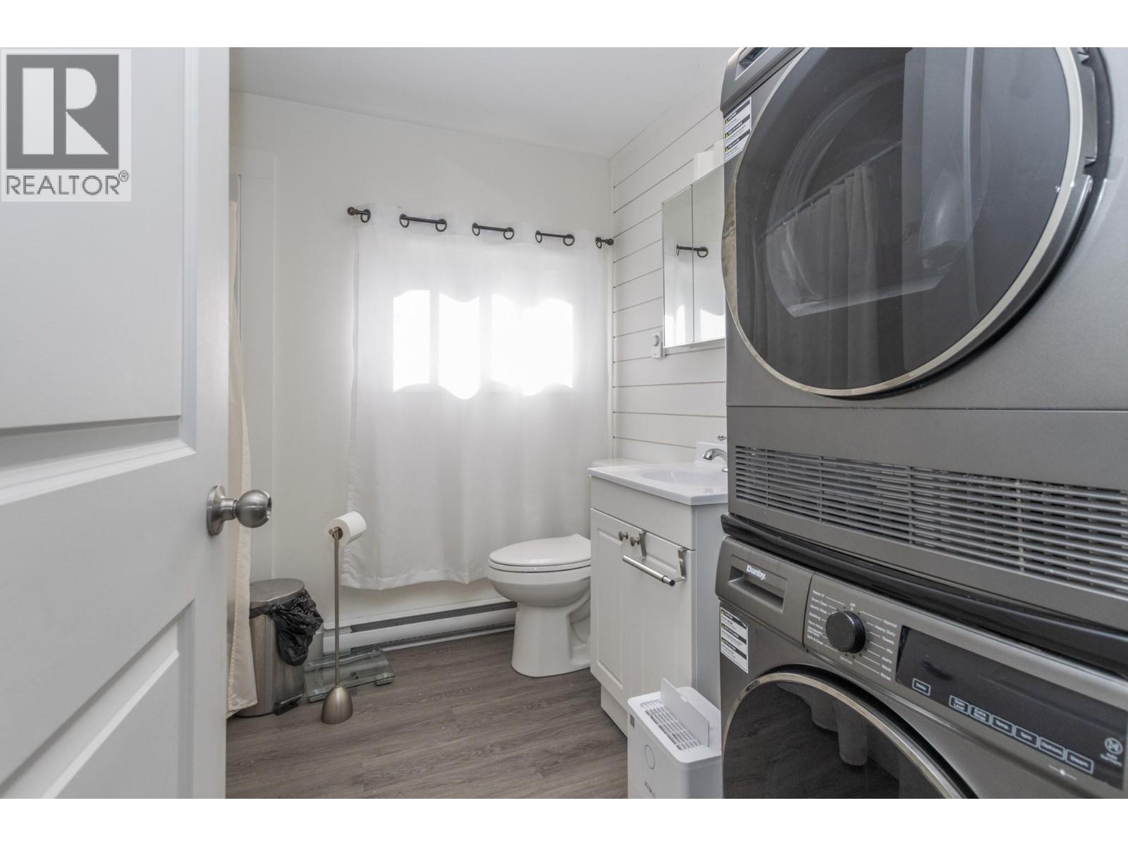 680 10 Street Sw, Salmon Arm, British Columbia  V1E 1T1 - Photo 10 - 10380635
