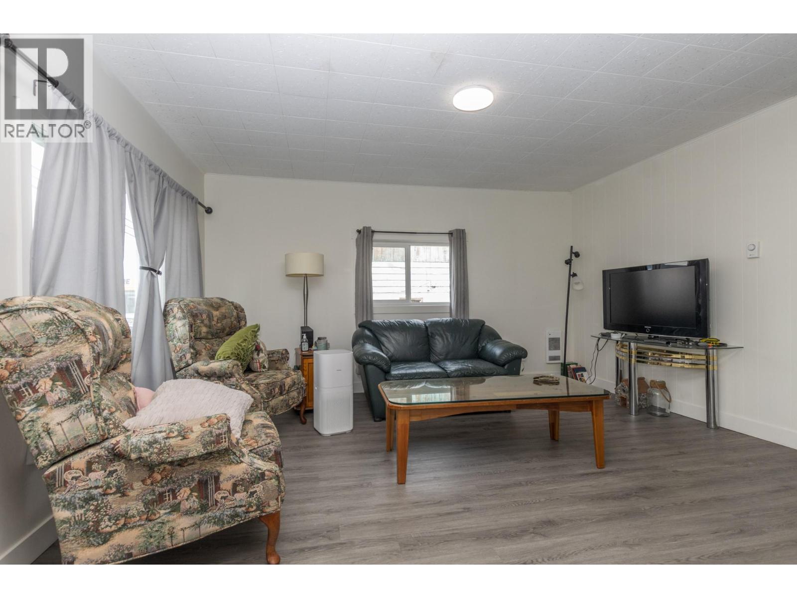 680 10 Street Sw, Salmon Arm, British Columbia  V1E 1T1 - Photo 2 - 10380635