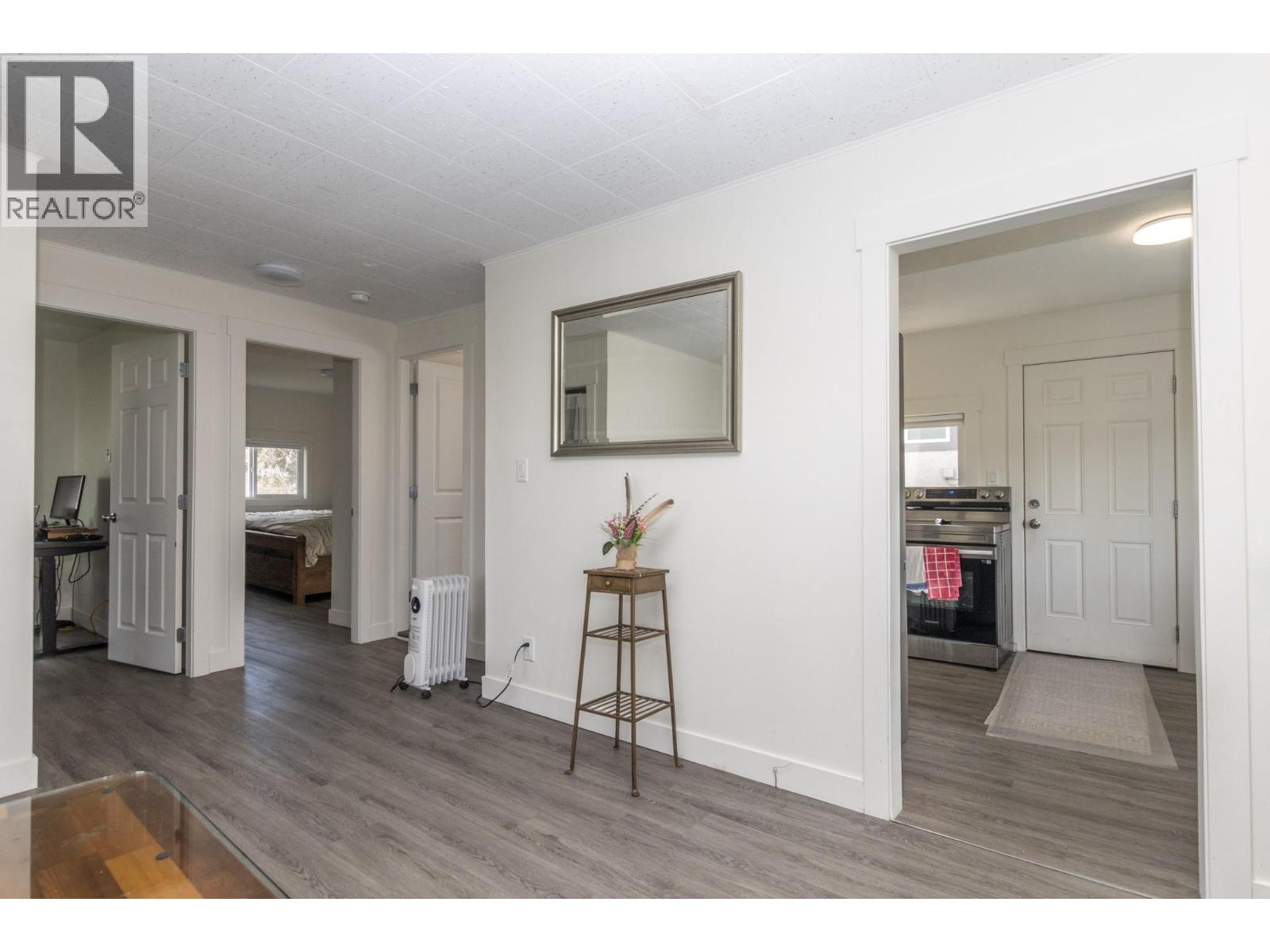 680 10 Street Sw, Salmon Arm, British Columbia  V1E 1T1 - Photo 4 - 10380635