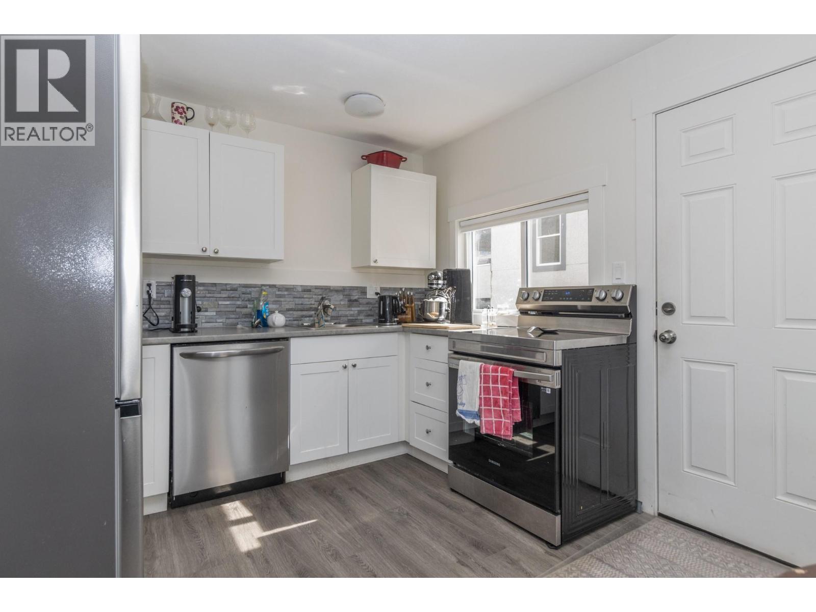 680 10 Street Sw, Salmon Arm, British Columbia  V1E 1T1 - Photo 5 - 10380635