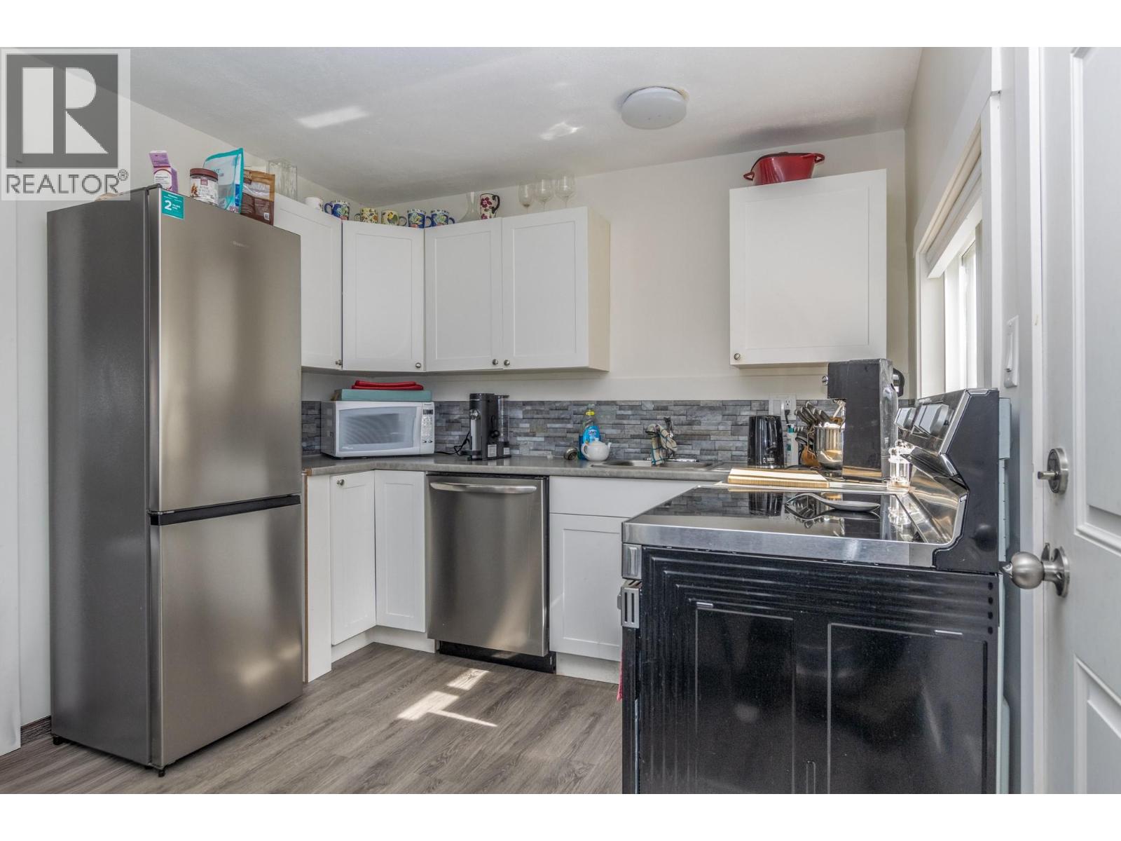 680 10 Street Sw, Salmon Arm, British Columbia  V1E 1T1 - Photo 6 - 10380635