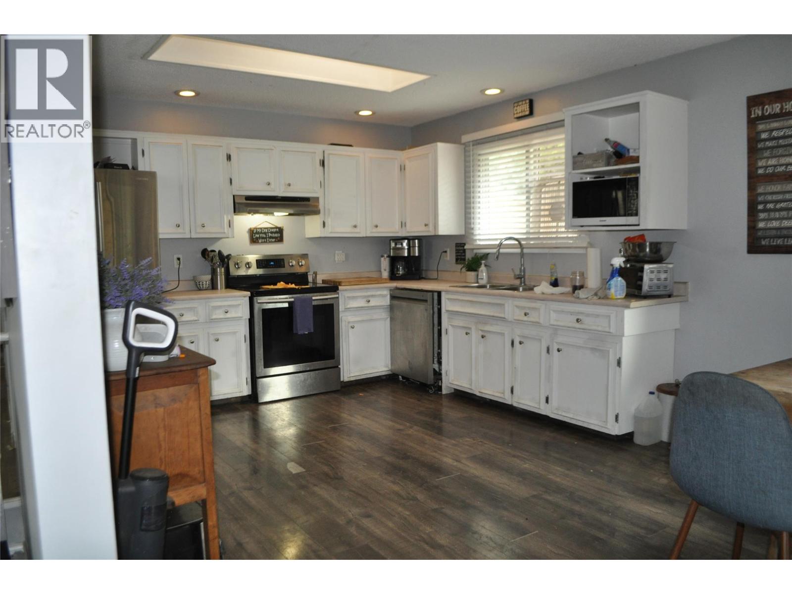 663 Clifton Avenue, Kelowna, British Columbia  V1V 1A7 - Photo 2 - 10380120