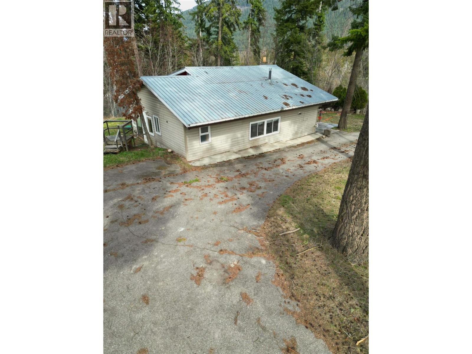 271 97 B Highway Ne, Salmon Arm, British Columbia  V1E 1X5 - Photo 11 - 10372594