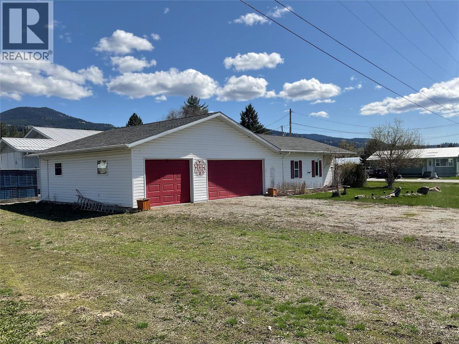 547 Eighth Avenue, Midway, British Columbia  V0H 1M0 - Photo 3 - 10380901