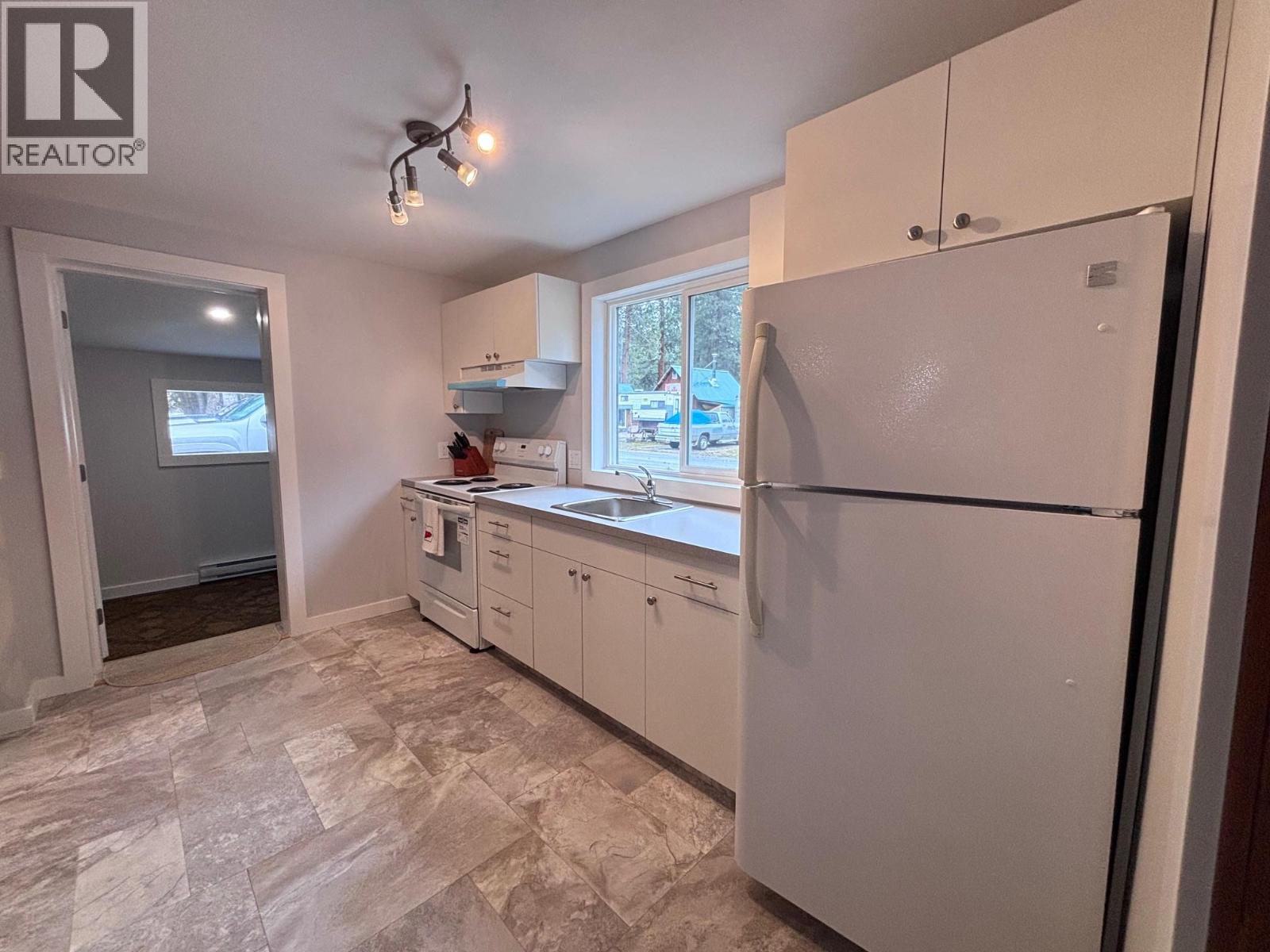 90 2nd Avenue, Beaverdell, British Columbia  V0H 1A0 - Photo 17 - 10380735