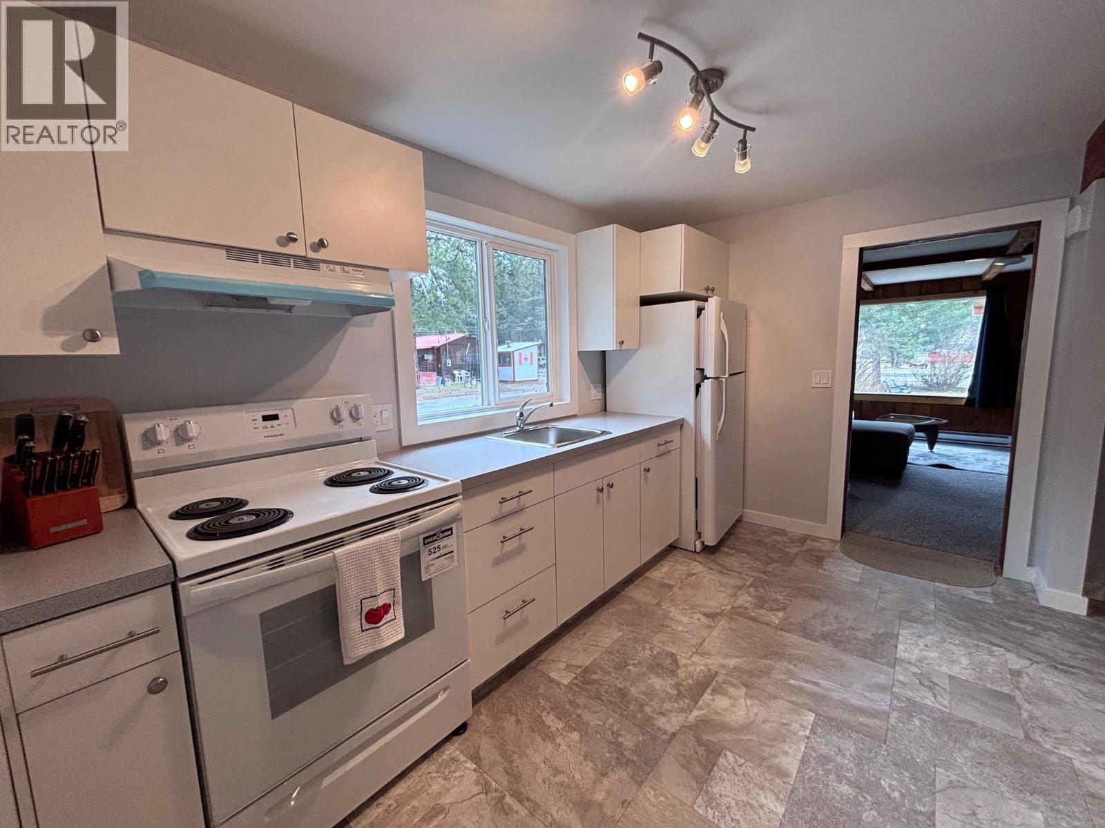 90 2nd Avenue, Beaverdell, British Columbia  V0H 1A0 - Photo 3 - 10380735