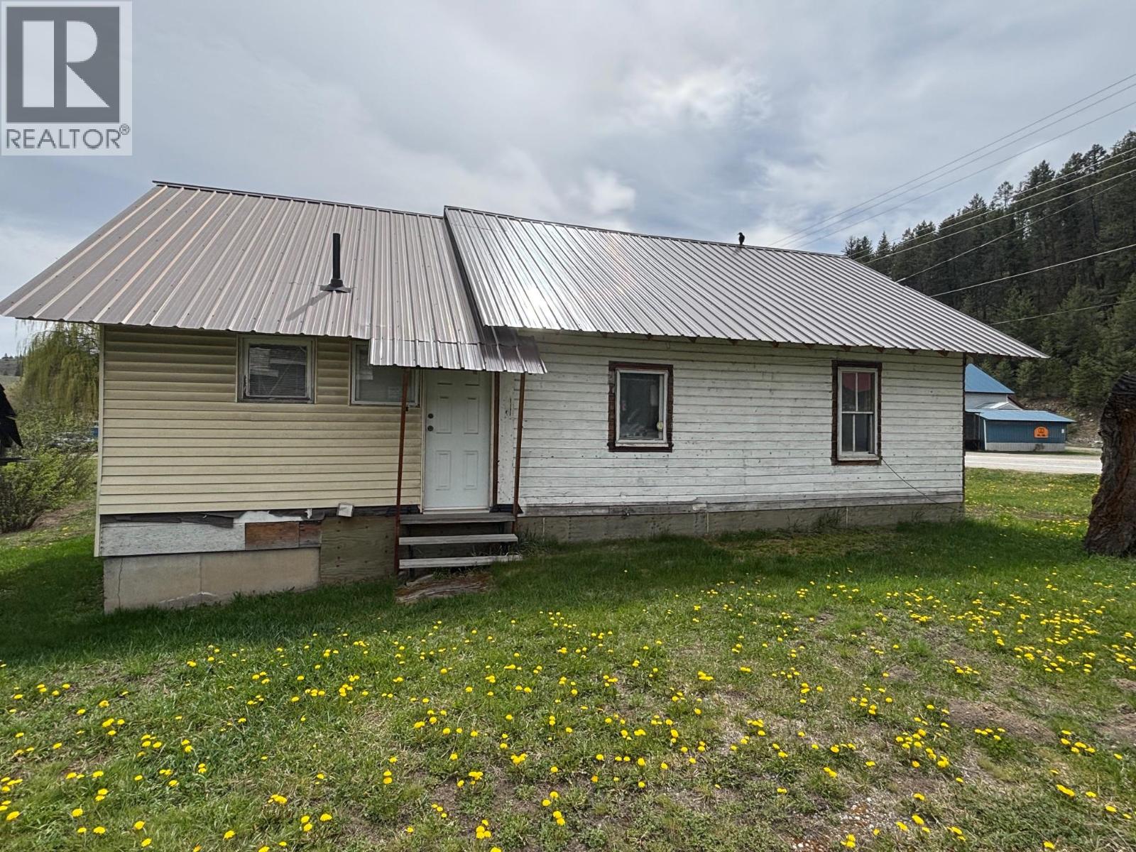 4123 3 Highway, rock creek, British Columbia
