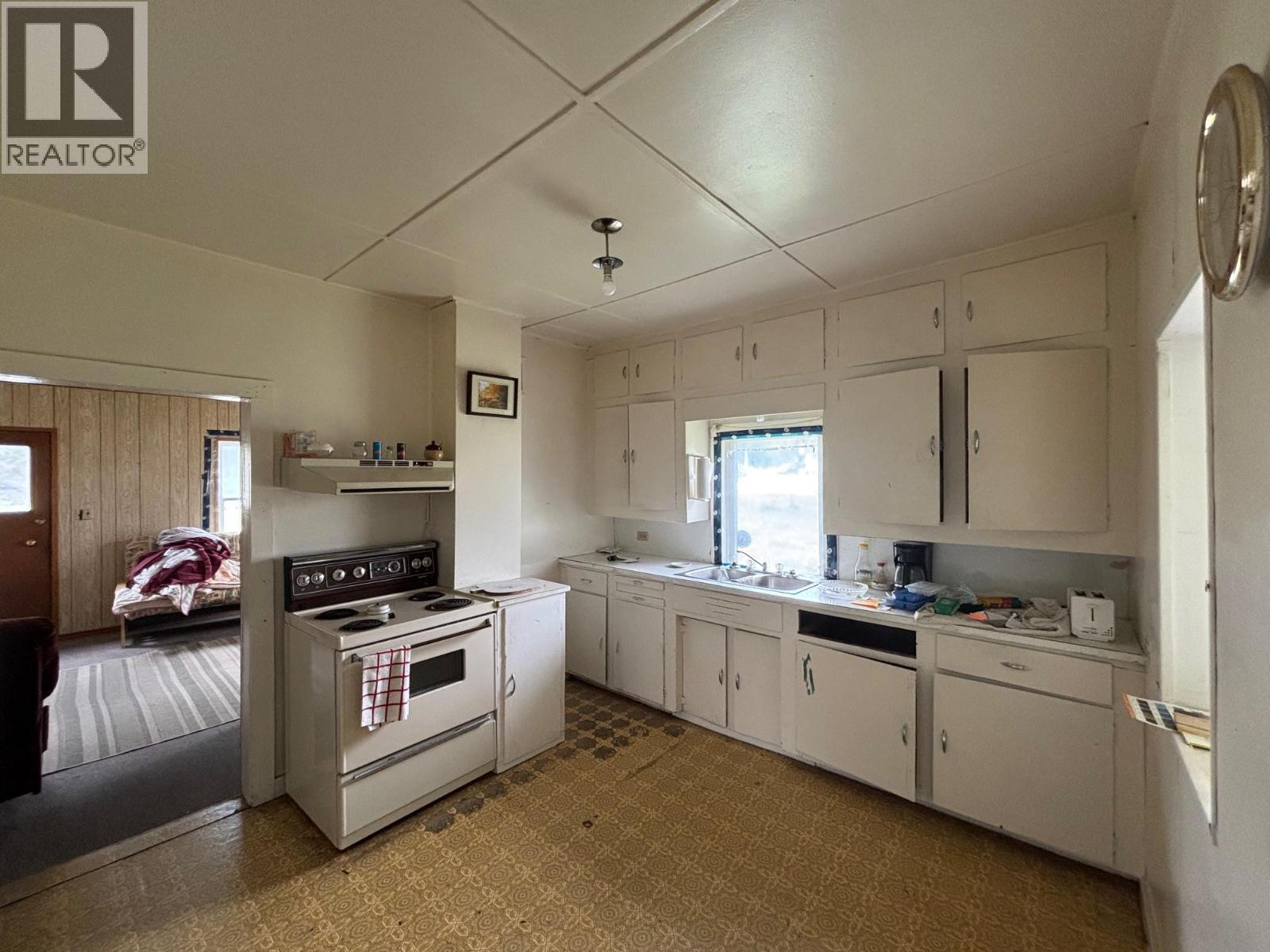 4123 3 Highway, Rock Creek, British Columbia  V0H 1Y0 - Photo 2 - 10380706