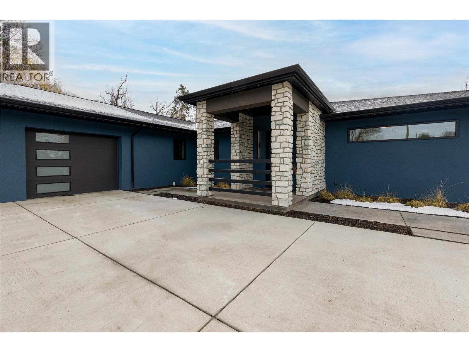 10202 Kalamalka Road, Coldstream, British Columbia  V1B 1L7 - Photo 3 - 10376482
