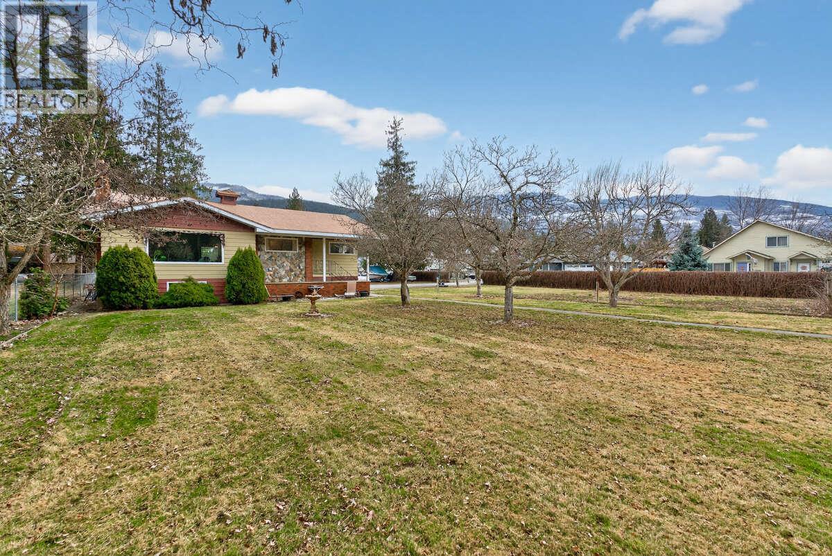 502 Pine Street, sicamous, British Columbia