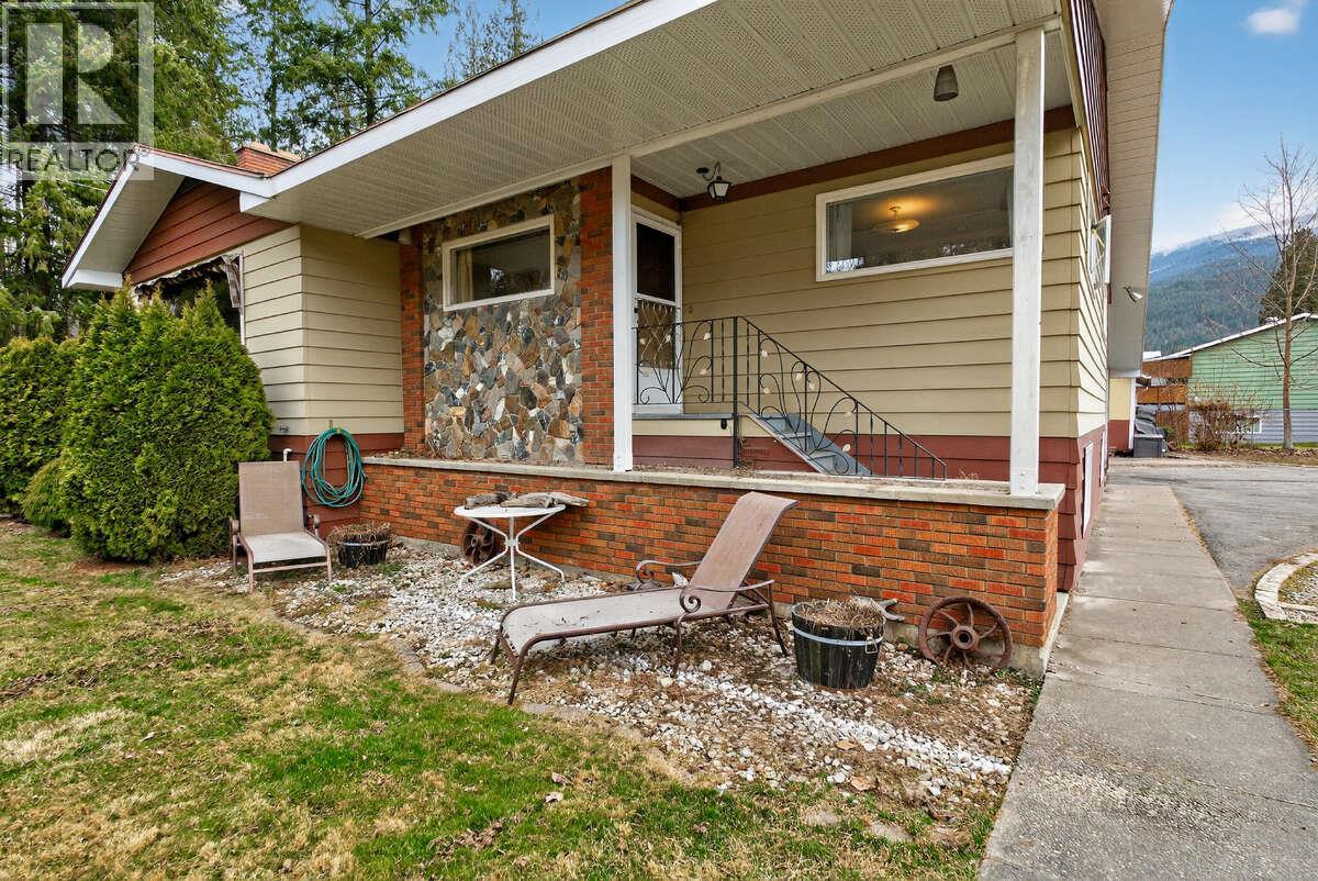502 Pine Street, Sicamous, British Columbia  V0E 2V0 - Photo 2 - 10380914