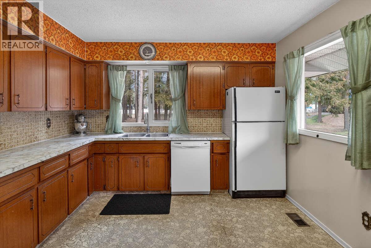 502 Pine Street, Sicamous, British Columbia  V0E 2V0 - Photo 6 - 10380914