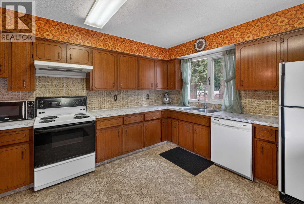 502 Pine Street, Sicamous, British Columbia  V0E 2V0 - Photo 7 - 10380914