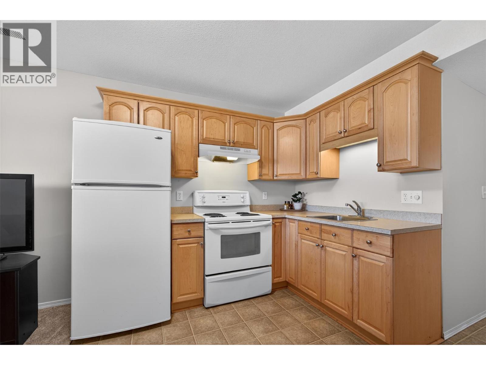 1085 Alta Dena Road, Kelowna, British Columbia  V1X 4K1 - Photo 13 - 10379614