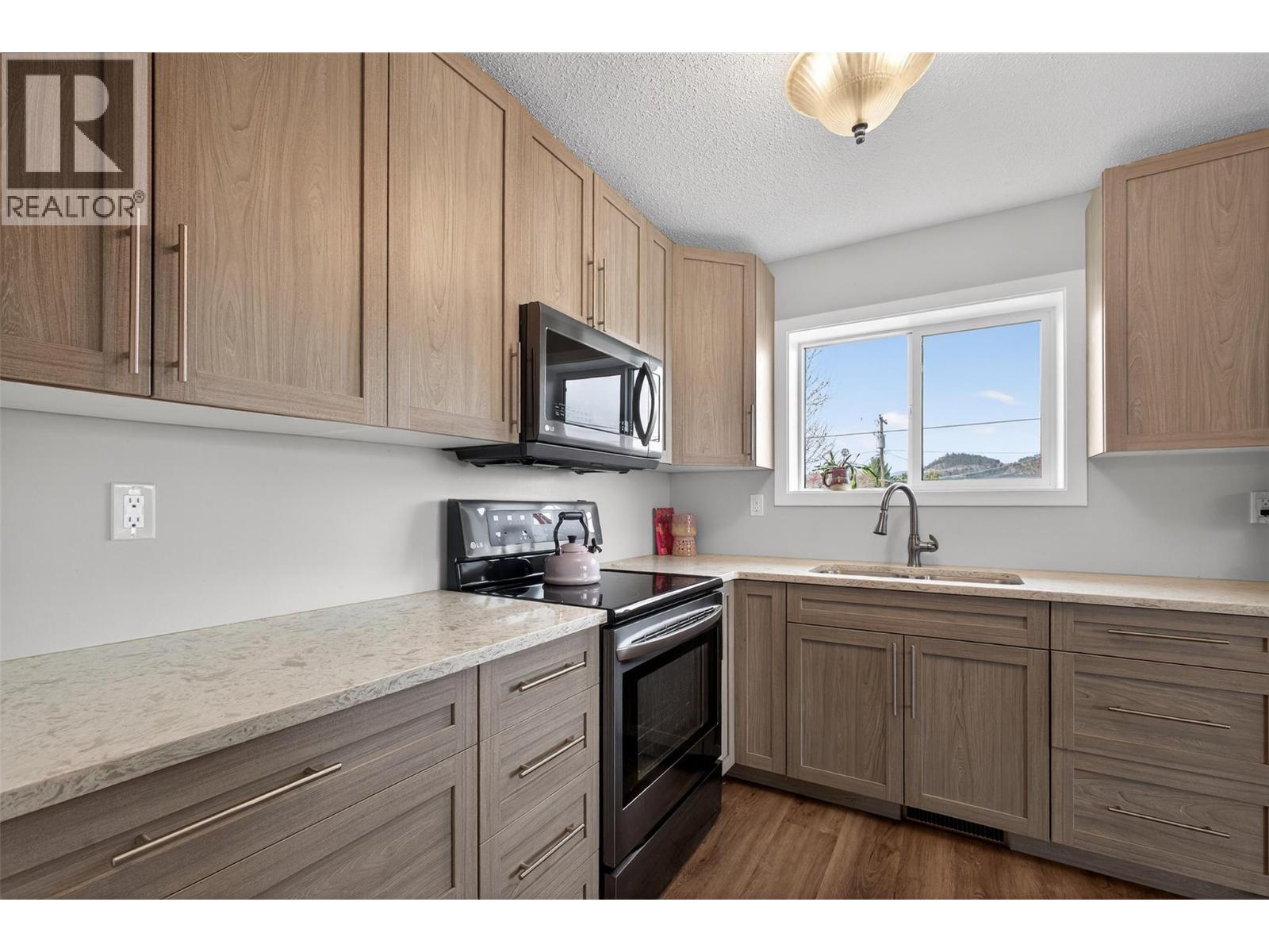 1085 Alta Dena Road, Kelowna, British Columbia  V1X 4K1 - Photo 5 - 10379614