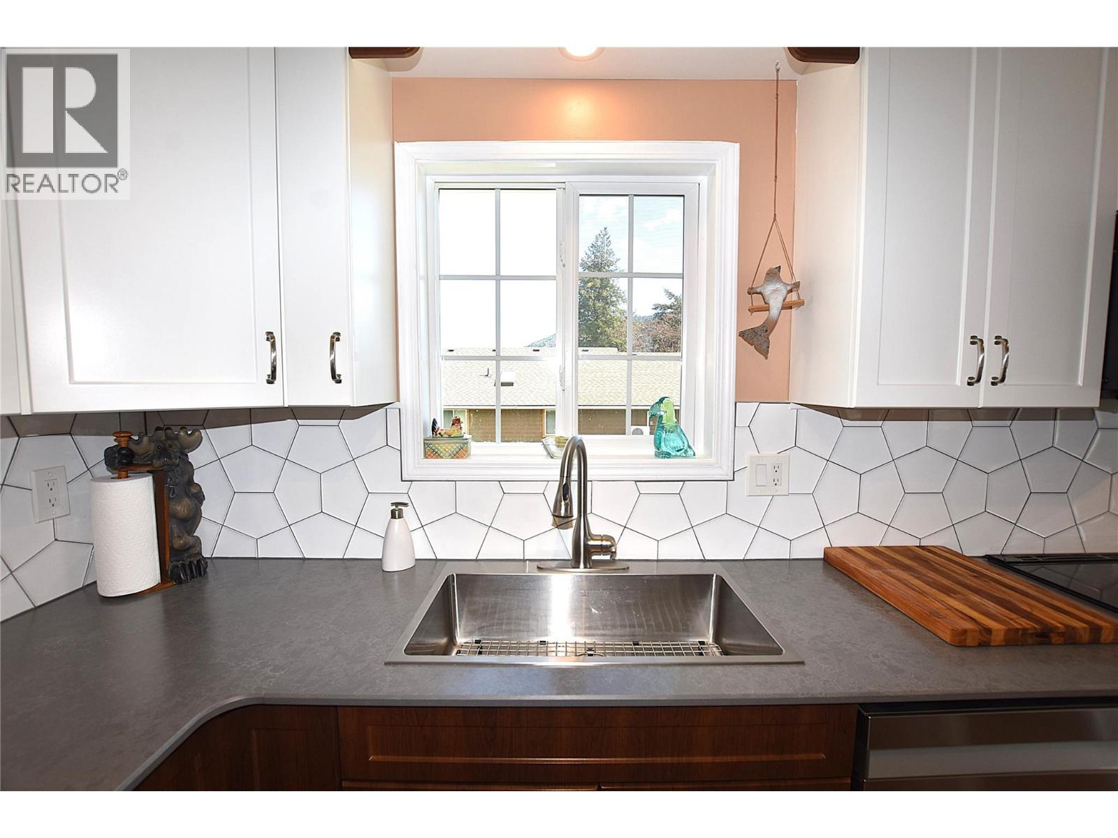 441 Hummingbird Avenue, Vernon, British Columbia  V1H 2A1 - Photo 10 - 10380893