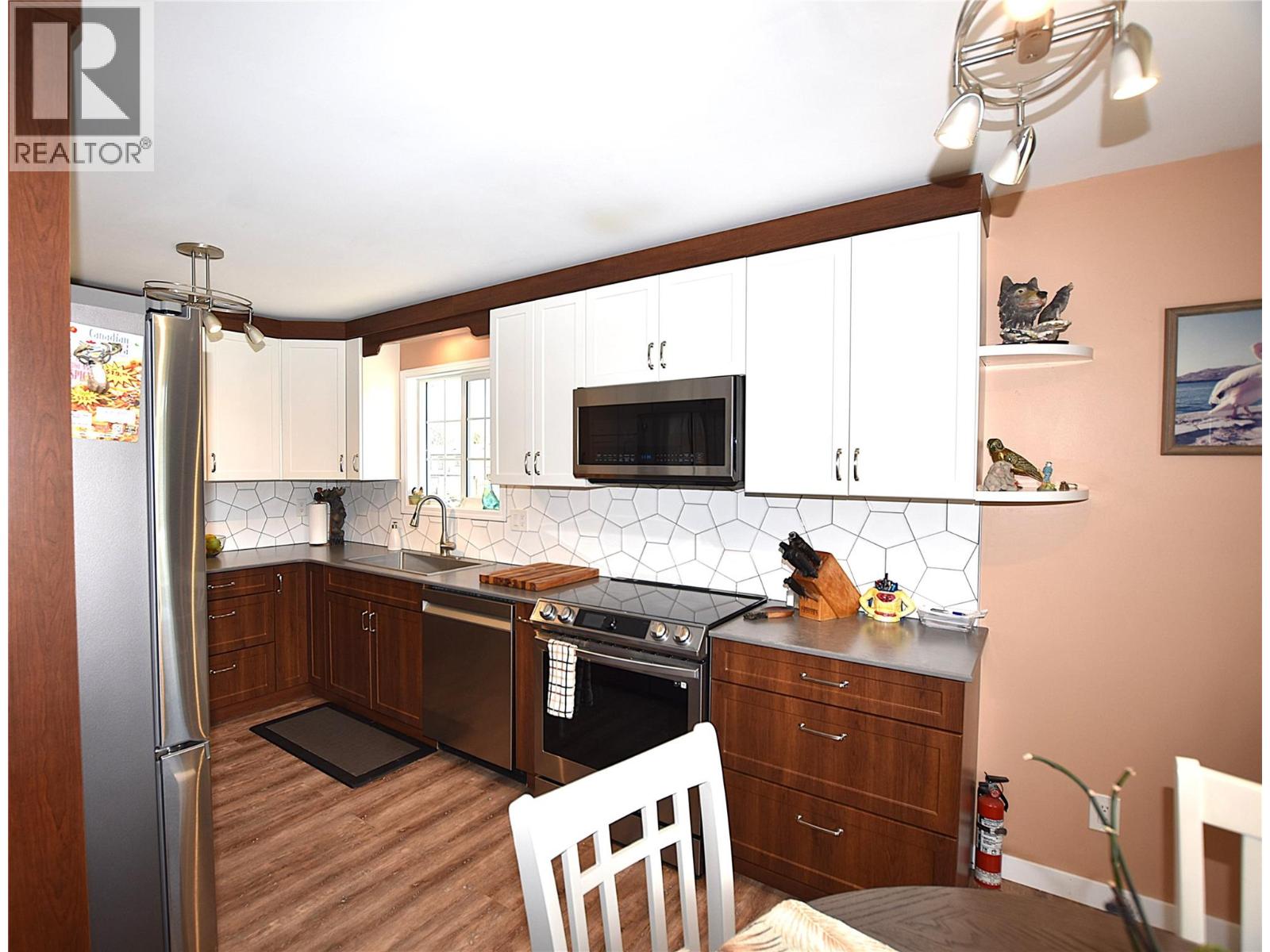 441 Hummingbird Avenue, Vernon, British Columbia  V1H 2A1 - Photo 6 - 10380893