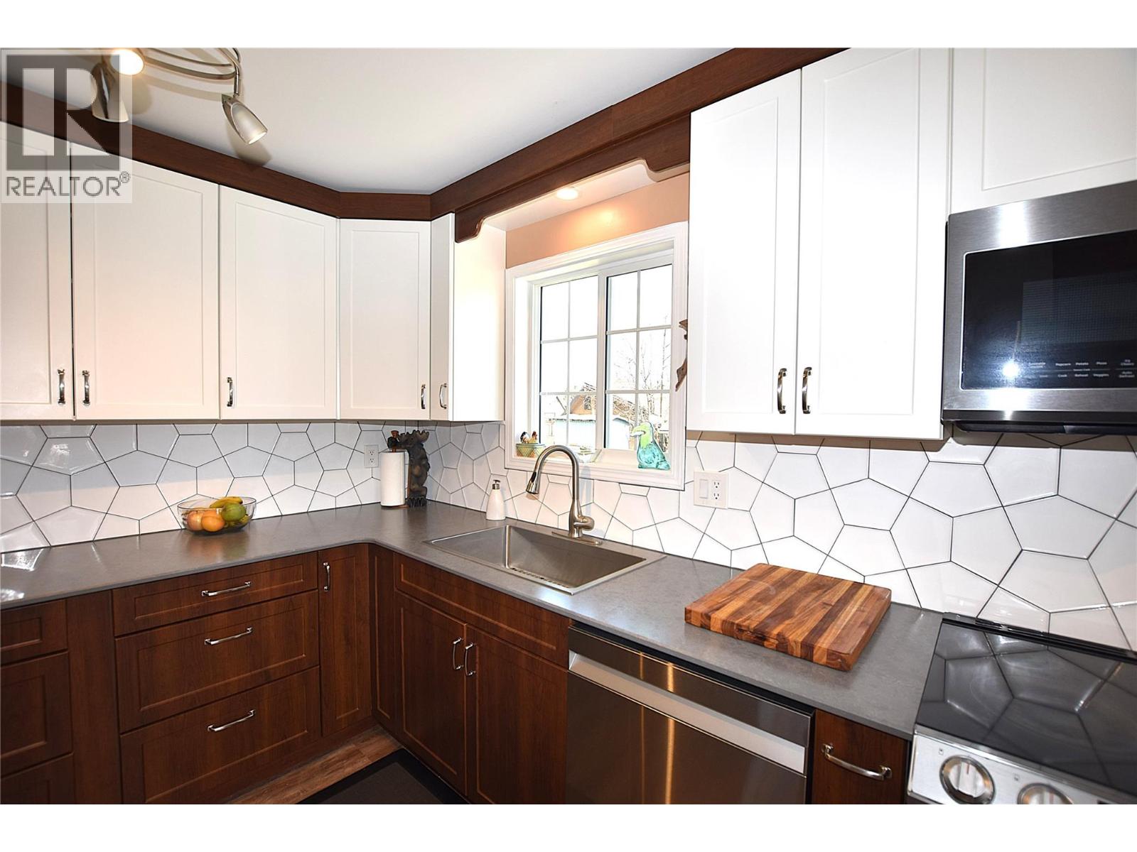 441 Hummingbird Avenue, Vernon, British Columbia  V1H 2A1 - Photo 9 - 10380893