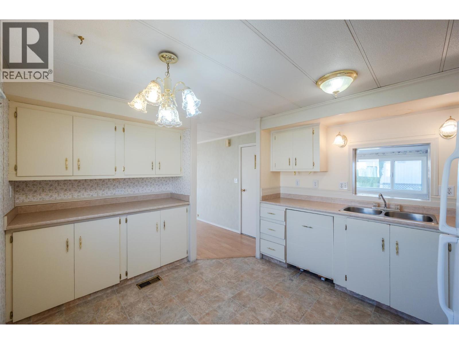 98 Okanagan Avenue E Unit# 97, Penticton, British Columbia  V2A 3J5 - Photo 6 - 10380935