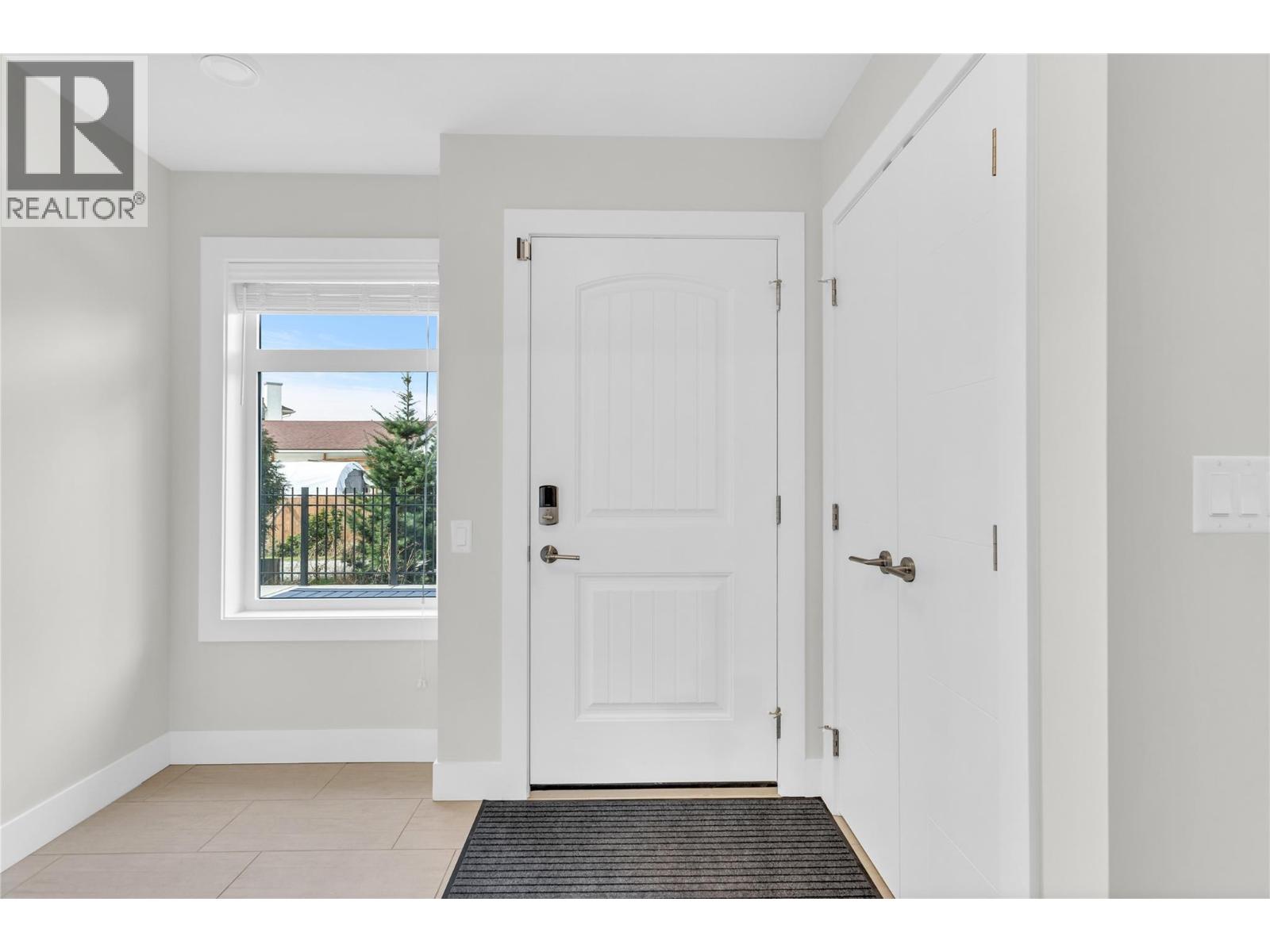1102 Cameron Avenue Unit# 8, Kelowna, British Columbia  V1Y 0B2 - Photo 2 - 10380835