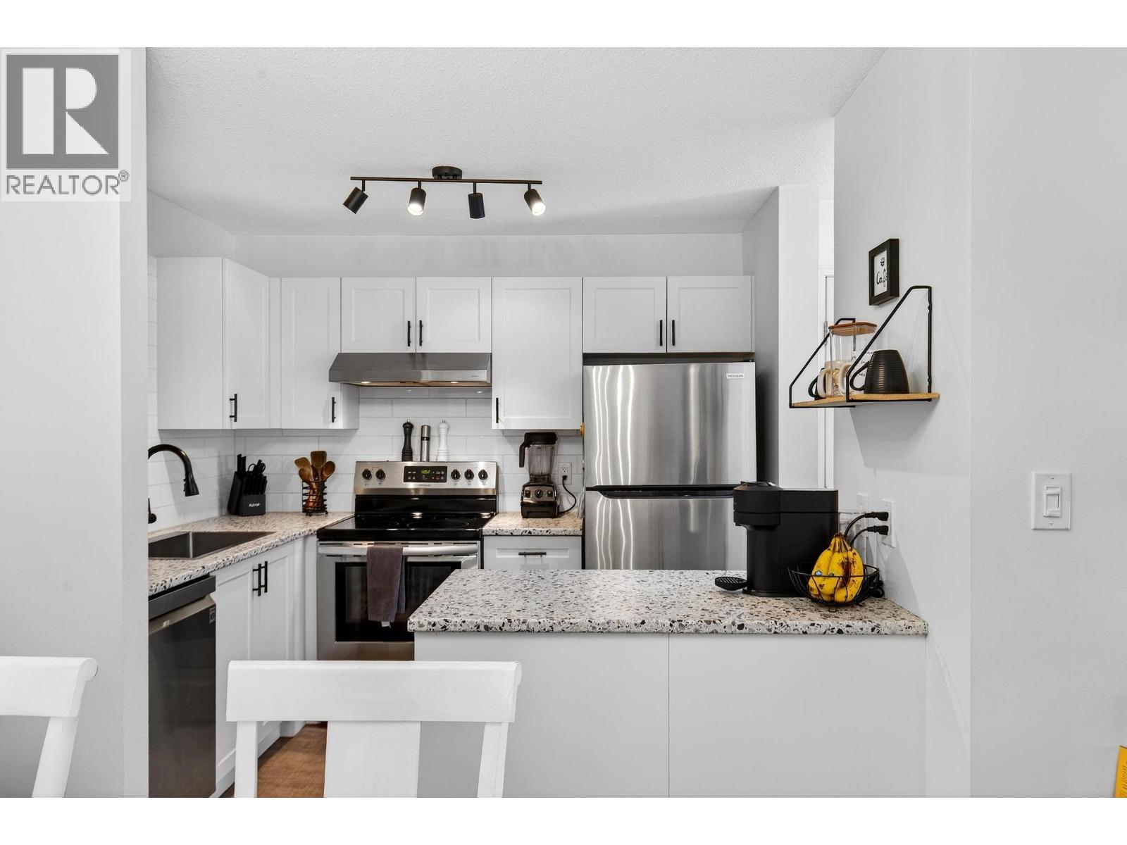 735 Cook Road Unit# 208c, Kelowna, British Columbia  V1W 3G6 - Photo 4 - 10380875